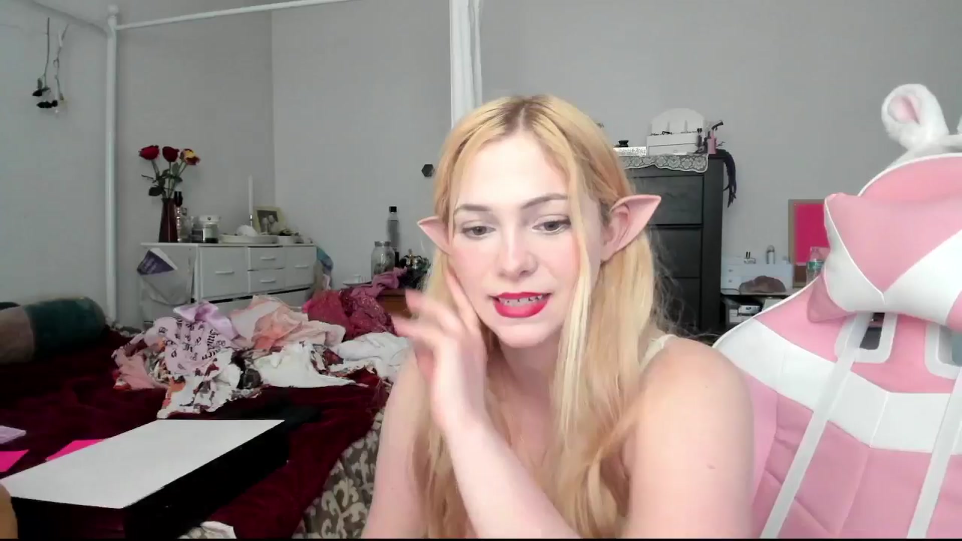 Gallery image thumbnail from lolypopbubble's myfreecams stream on, 05/06/2024, 21:14 image 10 of 20