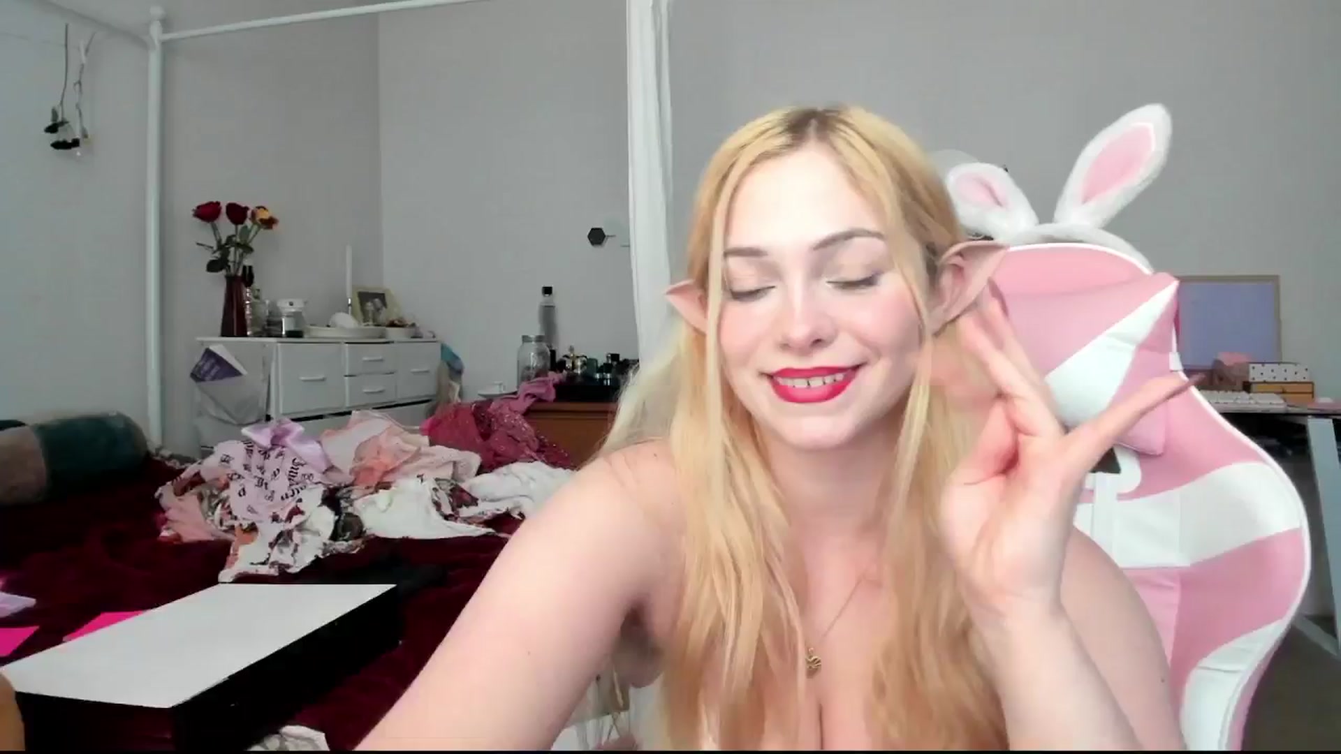 Gallery image thumbnail from lolypopbubble's myfreecams stream on, 05/06/2024, 21:14 image 11 of 20
