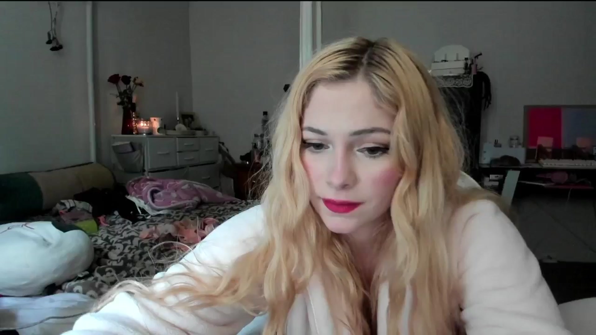 Gallery image thumbnail from lolypopbubble's myfreecams stream on, 05/14/2024, 20:31 image 18 of 20