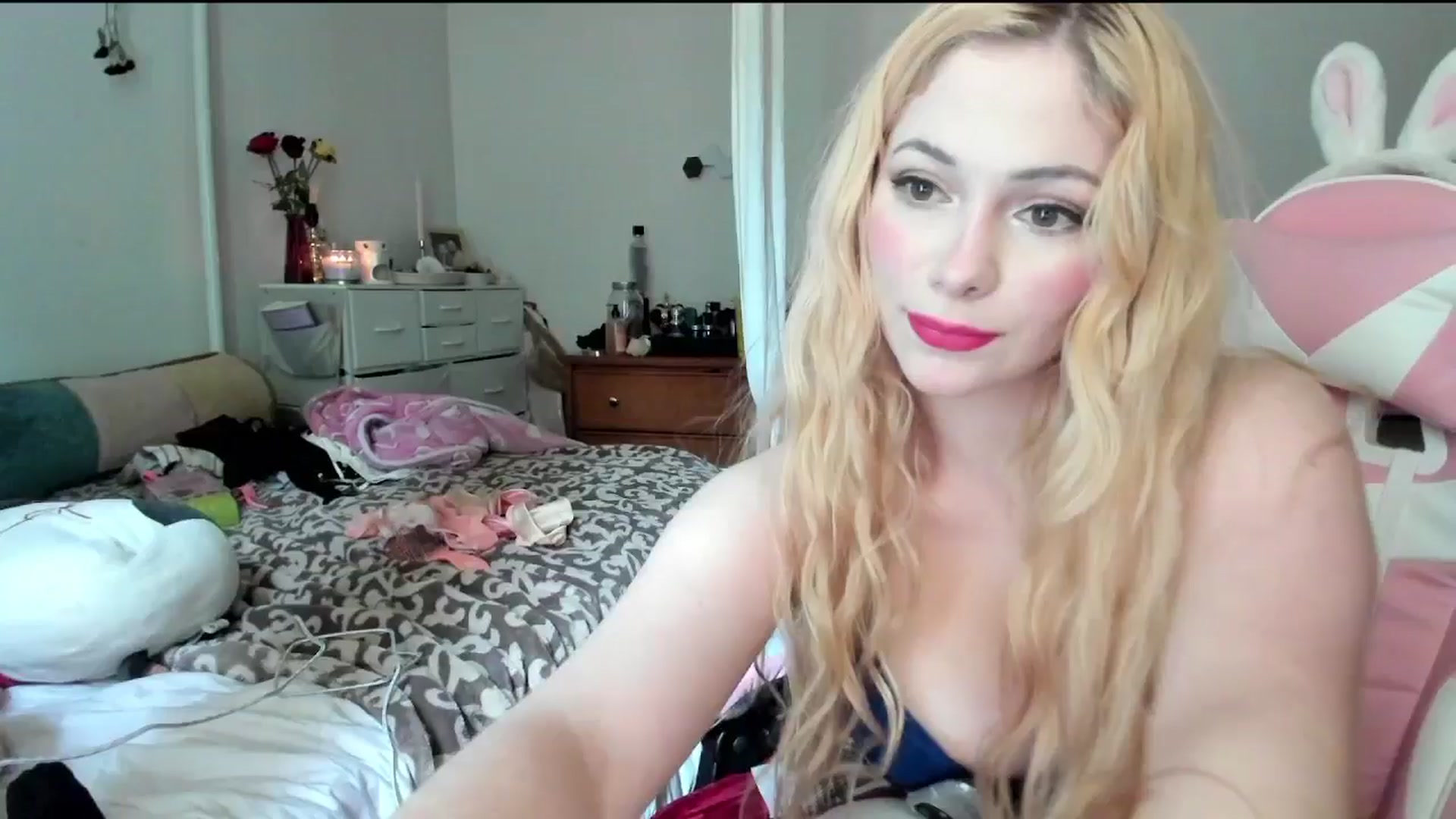 Gallery image thumbnail from lolypopbubble's myfreecams stream on, 05/14/2024, 20:31 image 16 of 20