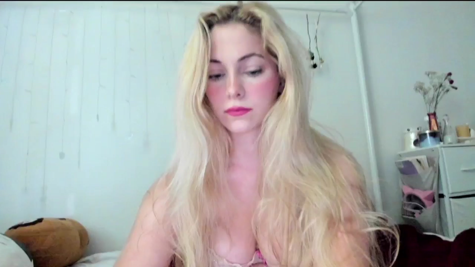 Gallery image thumbnail from lolypopbubble's myfreecams stream on, 06/12/2024, 16:52 image 2 of 20