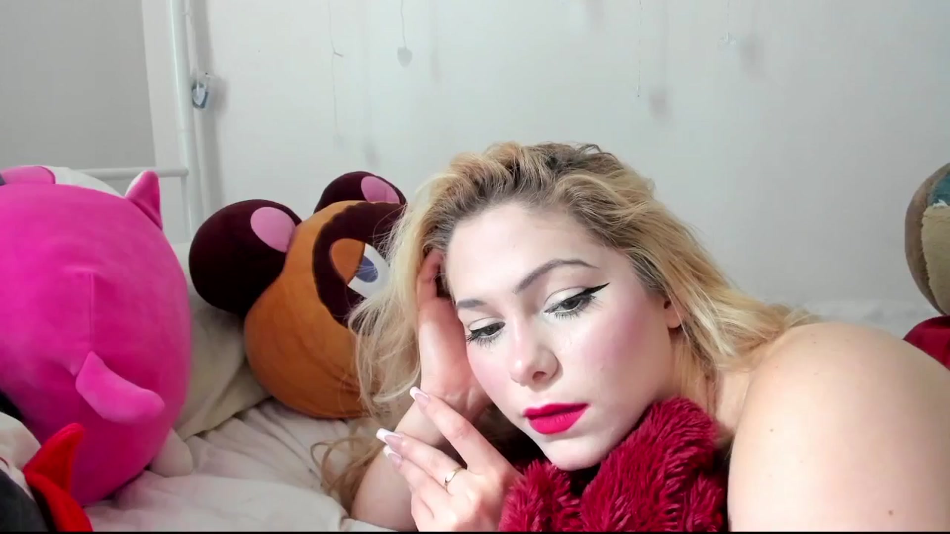Gallery image thumbnail from lolypopbubble's myfreecams stream on, 06/27/2024, 20:23 image 16 of 20