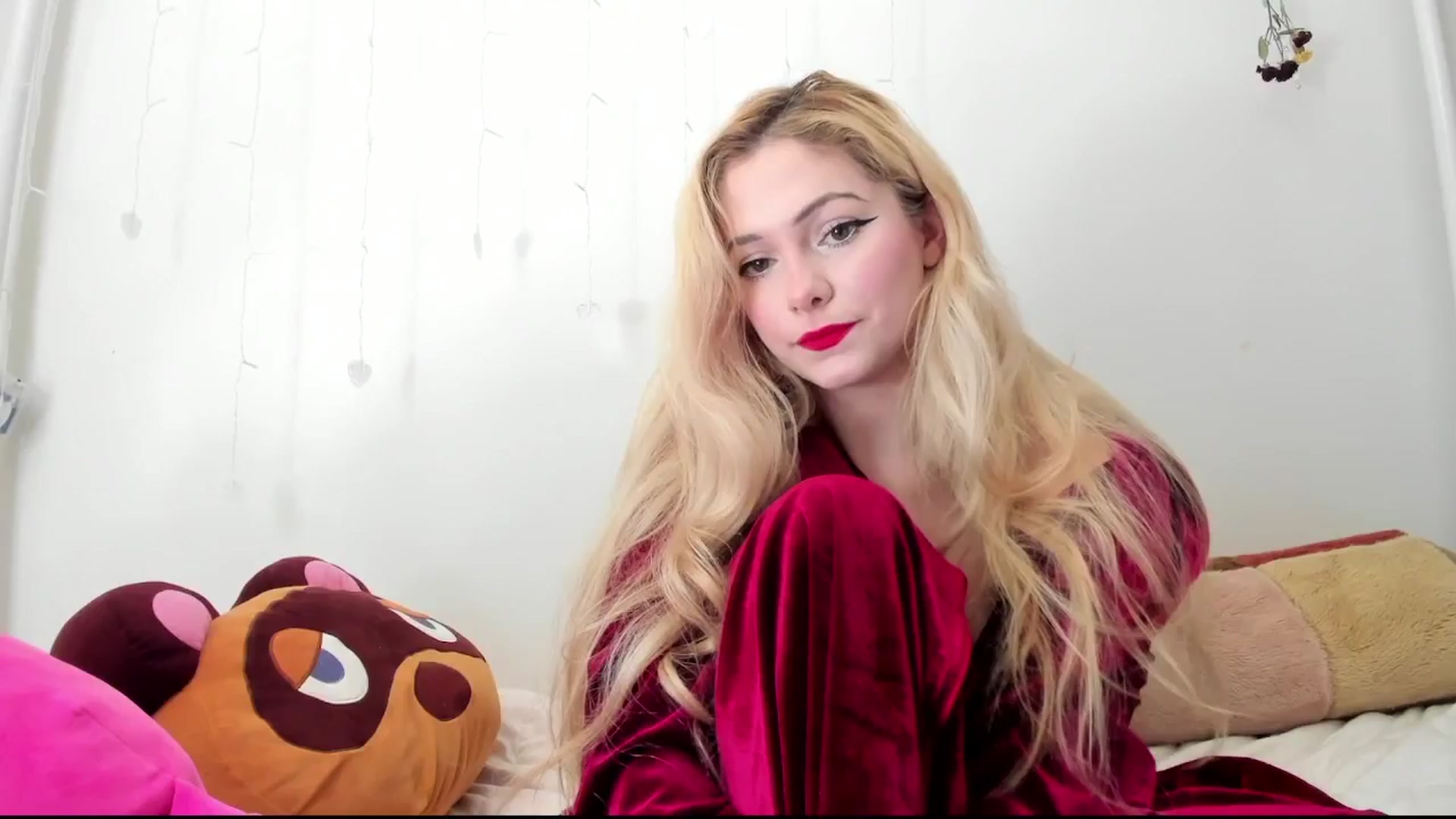 Gallery image thumbnail from lolypopbubble's myfreecams stream on, 06/27/2024, 20:23 image 8 of 20