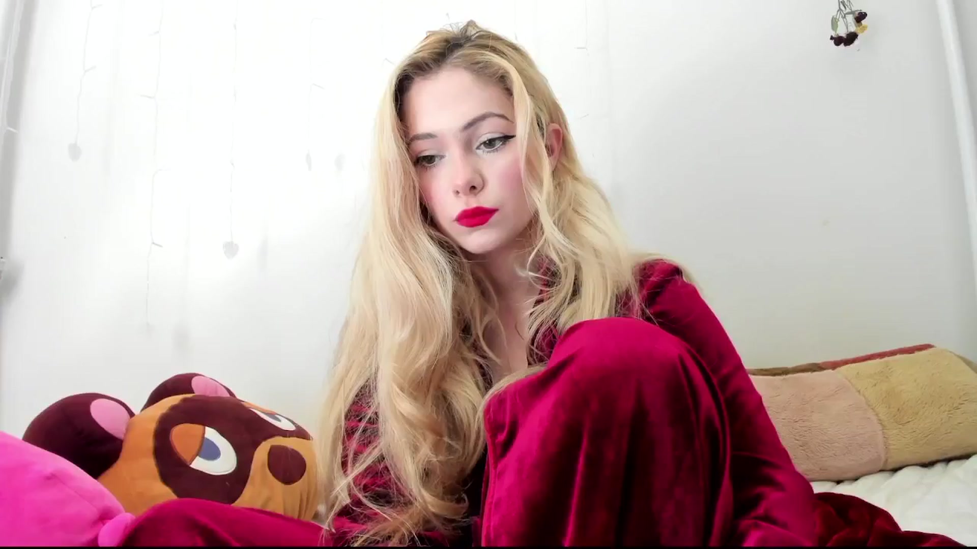 Gallery image thumbnail from lolypopbubble's myfreecams stream on, 06/27/2024, 20:23 image 5 of 20