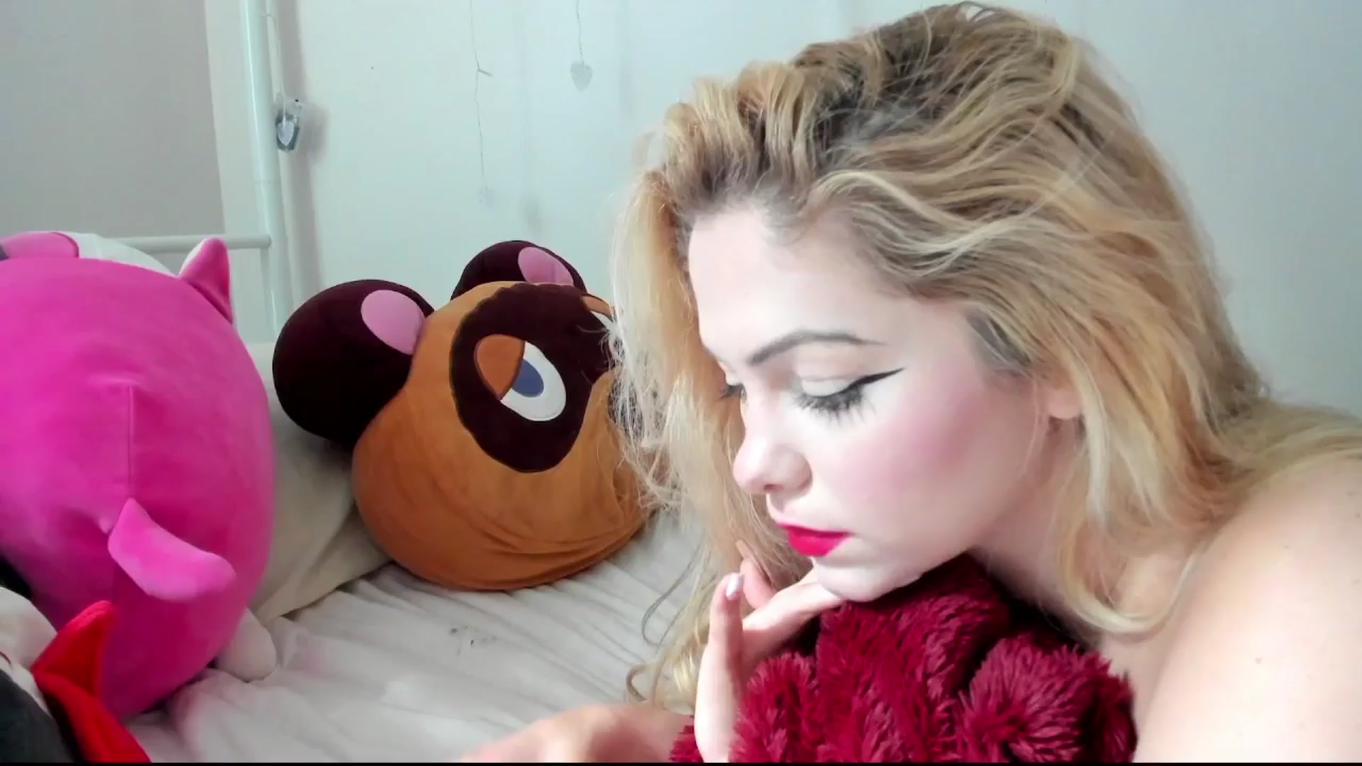 Gallery image thumbnail from lolypopbubble's myfreecams stream on, 06/27/2024, 20:23 image 15 of 20