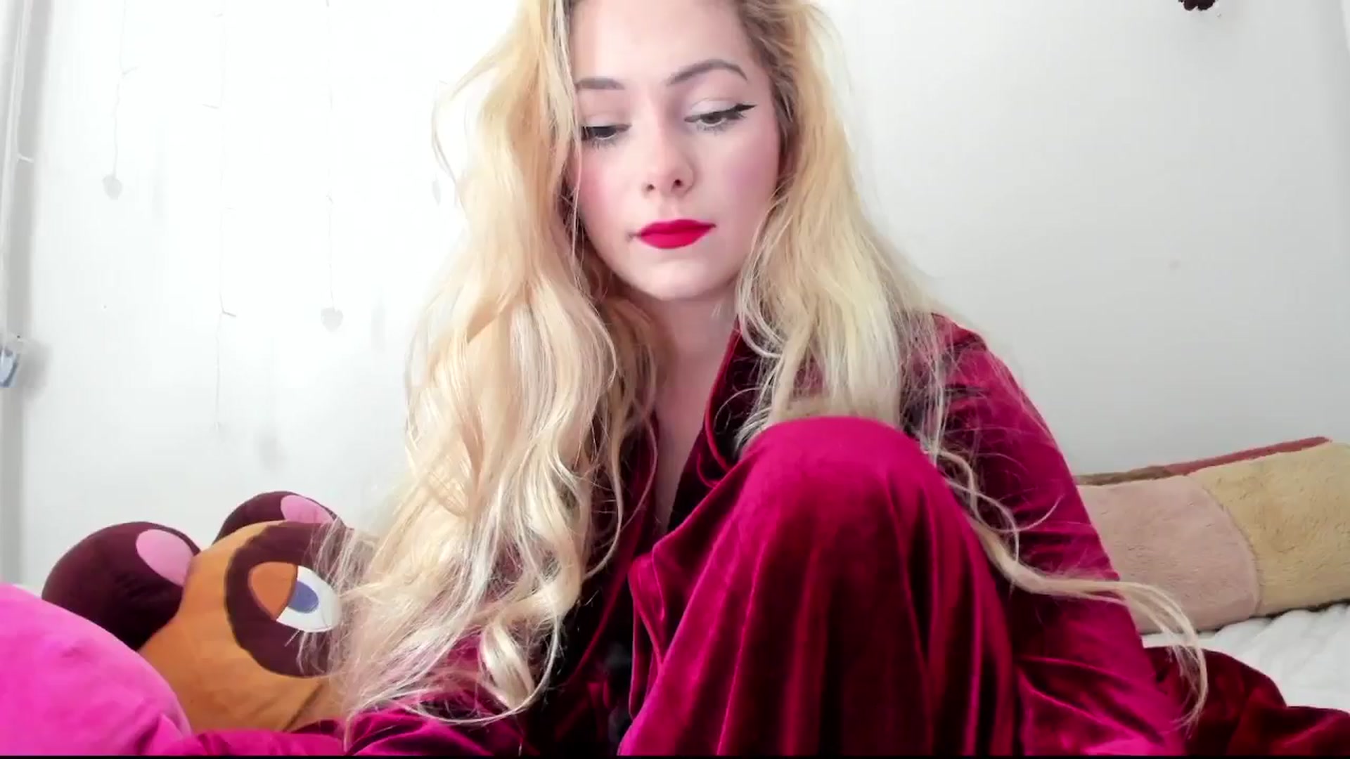 Gallery image thumbnail from lolypopbubble's myfreecams stream on, 06/27/2024, 20:23 image 4 of 20
