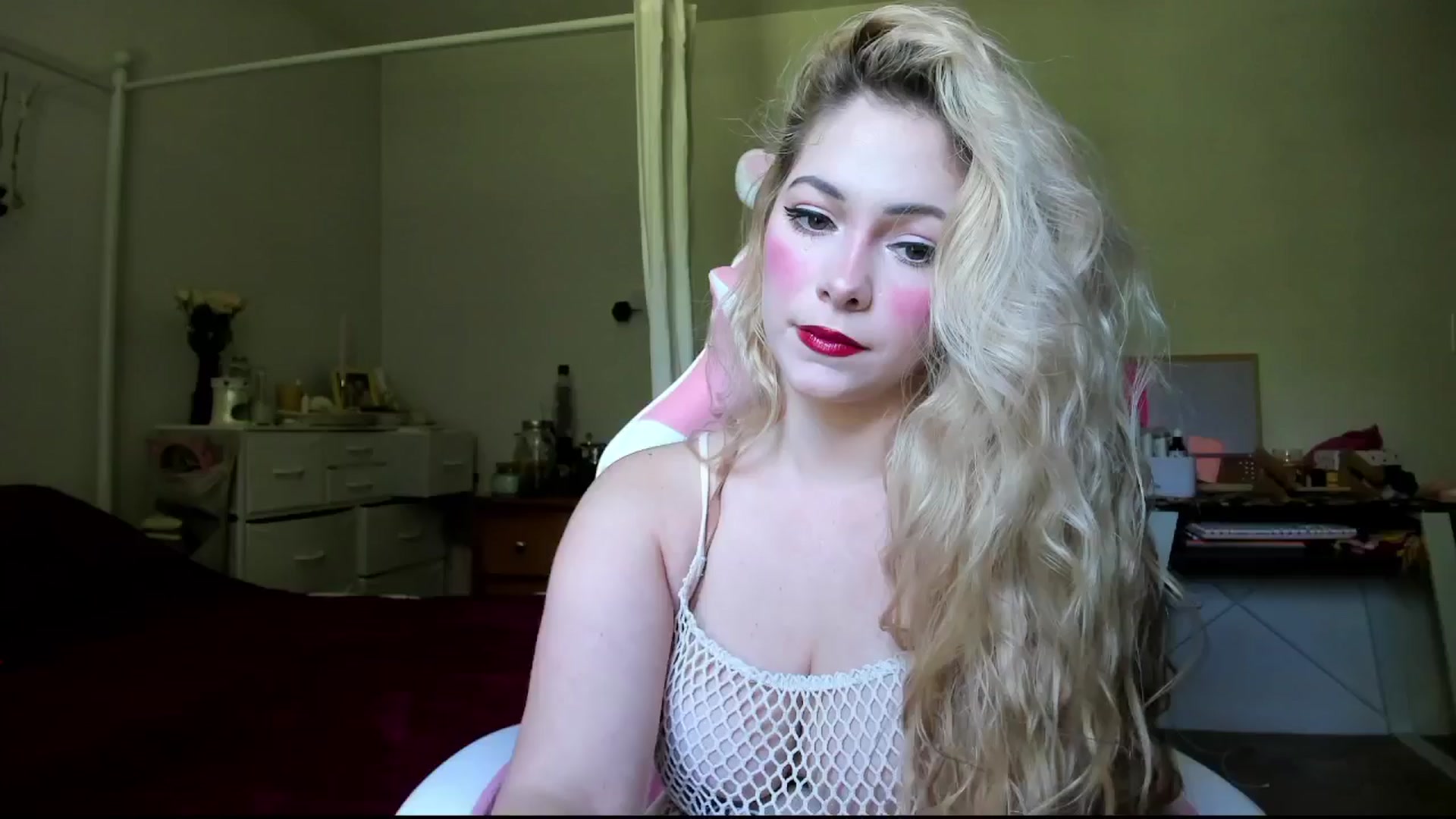 Gallery image thumbnail from lolypopbubble's myfreecams stream on, 07/01/2024, 17:13 image 7 of 20