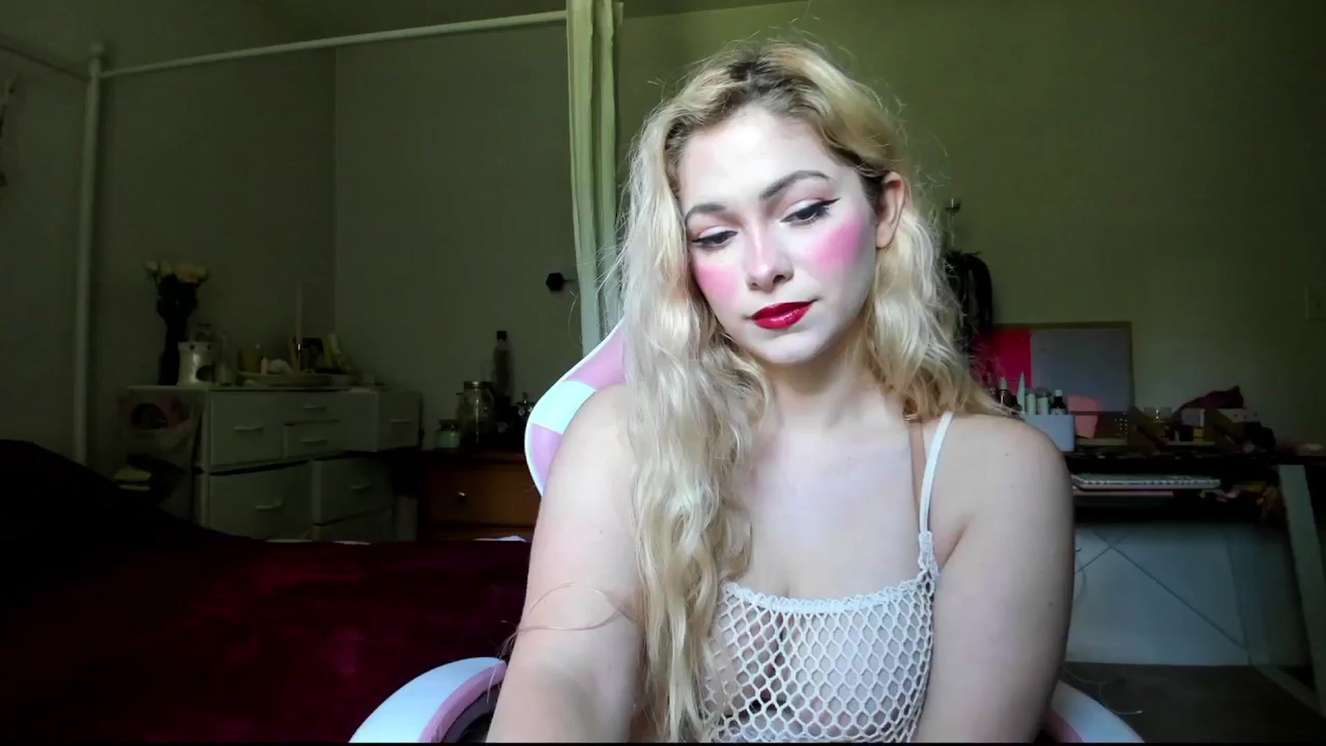 Gallery image thumbnail from lolypopbubble's myfreecams stream on, 07/01/2024, 17:13 image 5 of 20