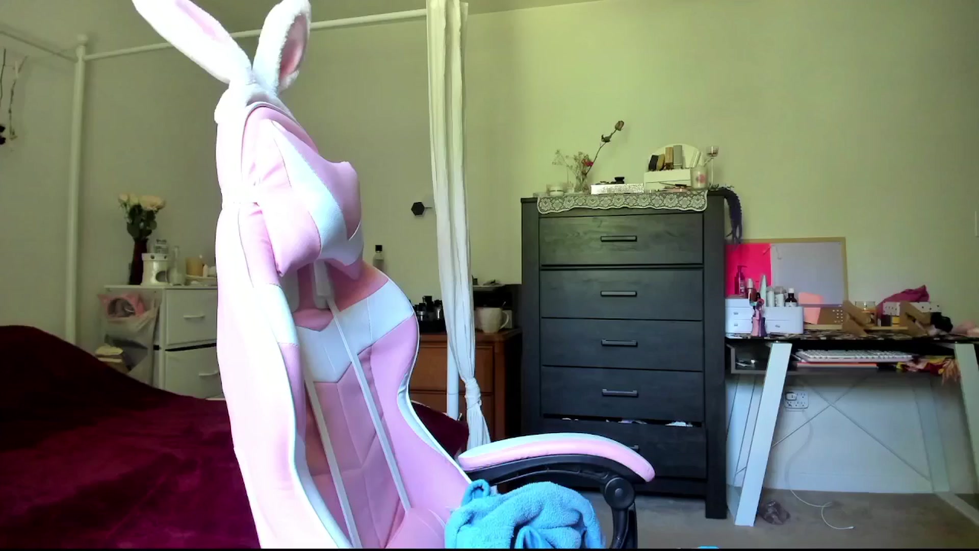Gallery image thumbnail from lolypopbubble's myfreecams stream on, 07/01/2024, 17:13 image 10 of 20