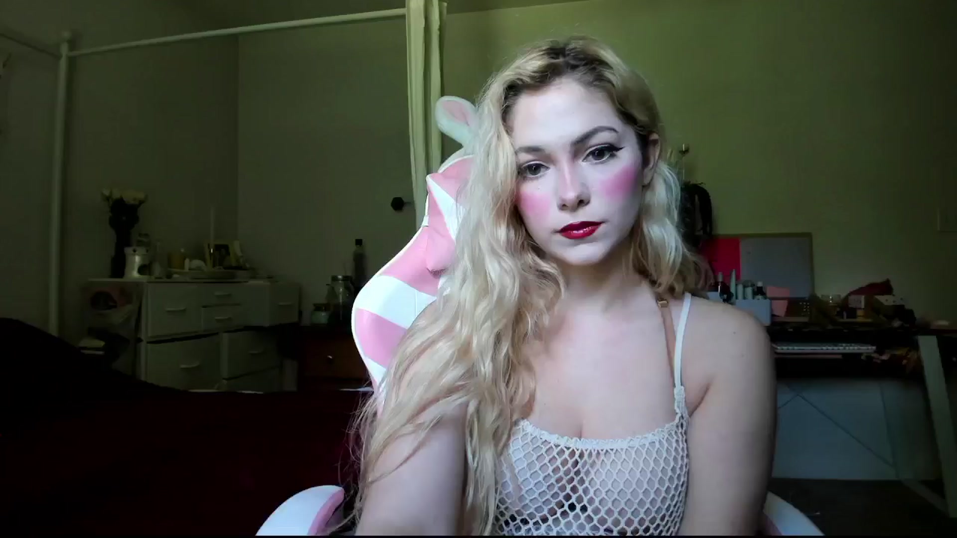Gallery image thumbnail from lolypopbubble's myfreecams stream on, 07/01/2024, 17:13 image 2 of 20