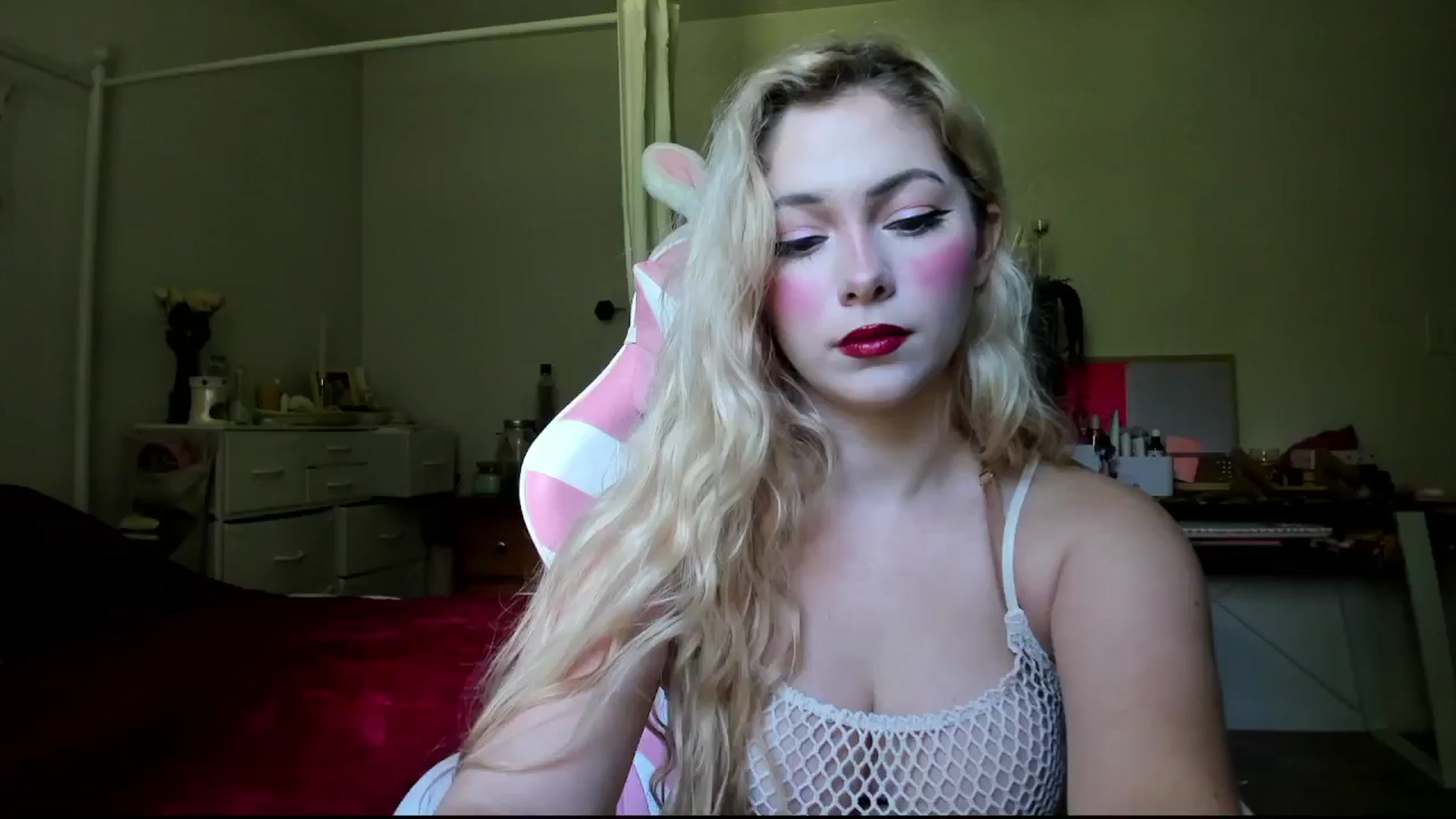 Gallery image thumbnail from lolypopbubble's myfreecams stream on, 07/01/2024, 17:13 image 3 of 20