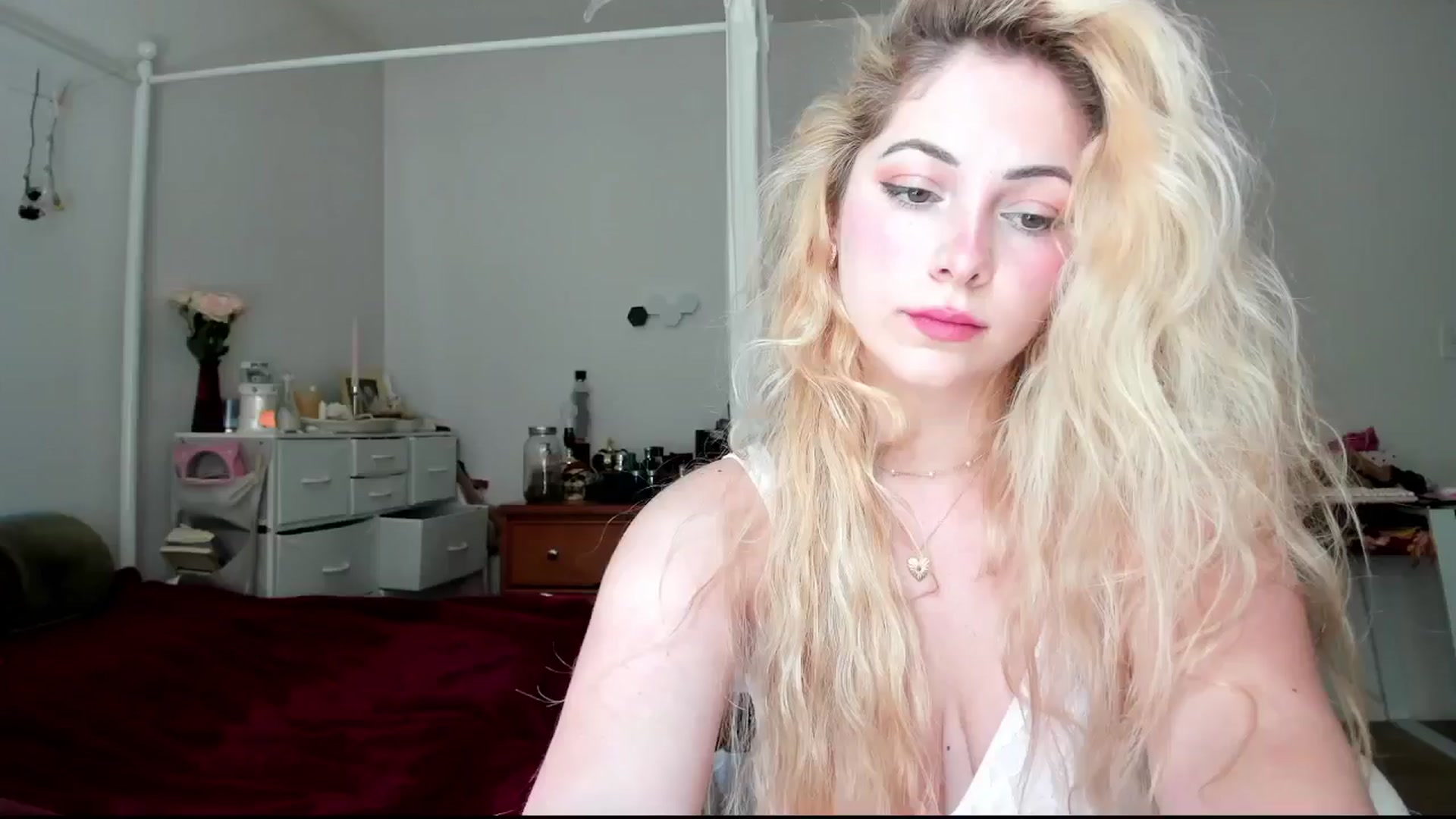 Gallery image thumbnail from lolypopbubble's myfreecams stream on, 07/02/2024, 21:13 image 4 of 20