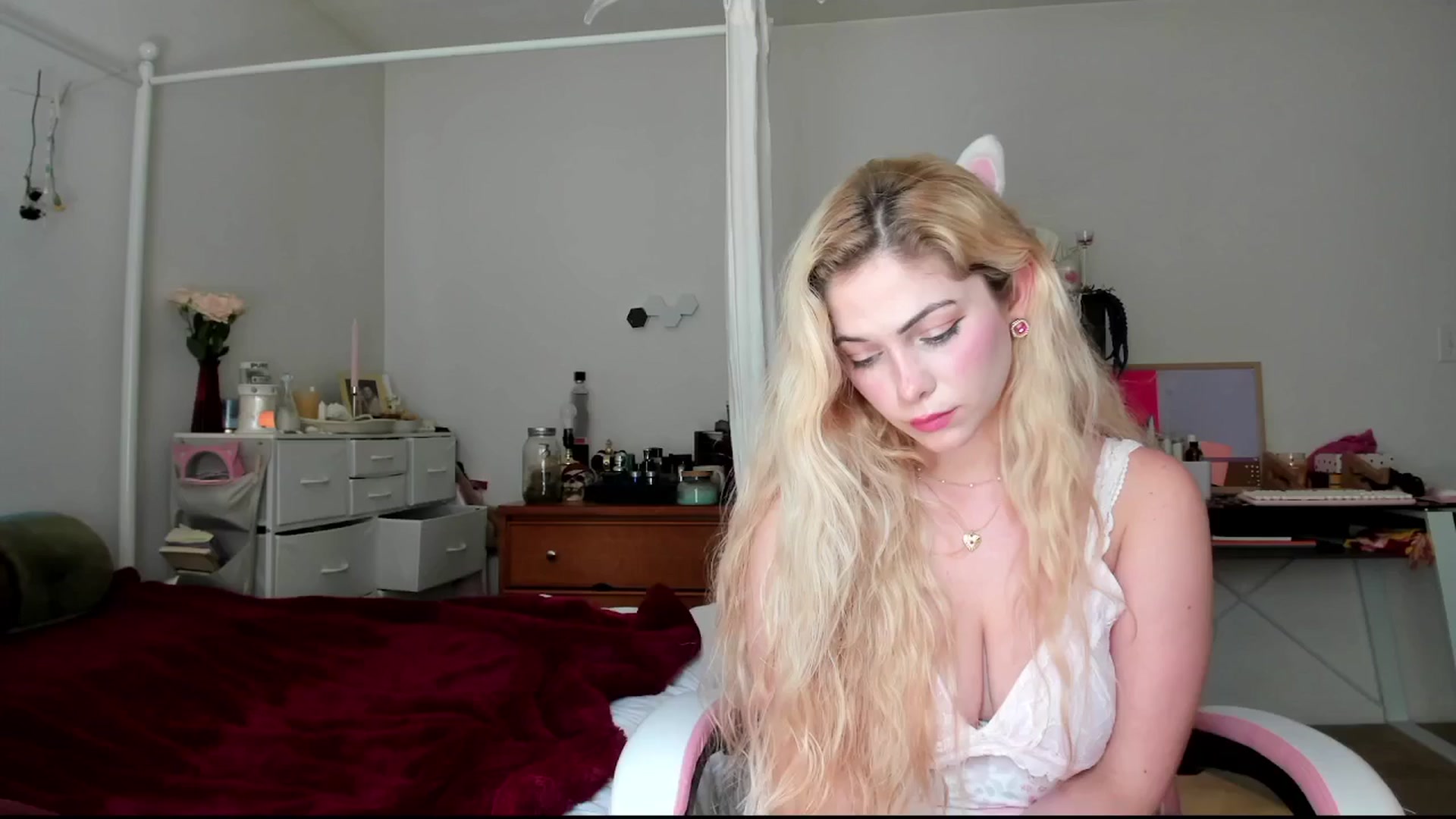 Gallery image thumbnail from lolypopbubble's myfreecams stream on, 07/02/2024, 21:13 image 3 of 20
