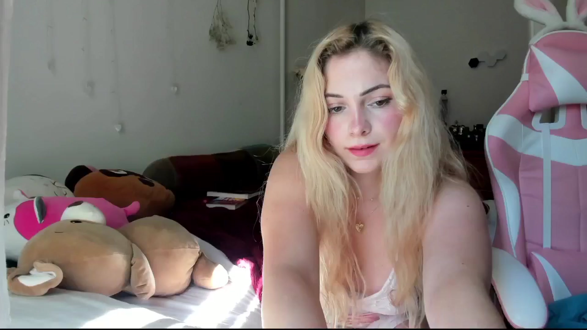 Gallery image thumbnail from lolypopbubble's myfreecams stream on, 07/02/2024, 21:13 image 11 of 20