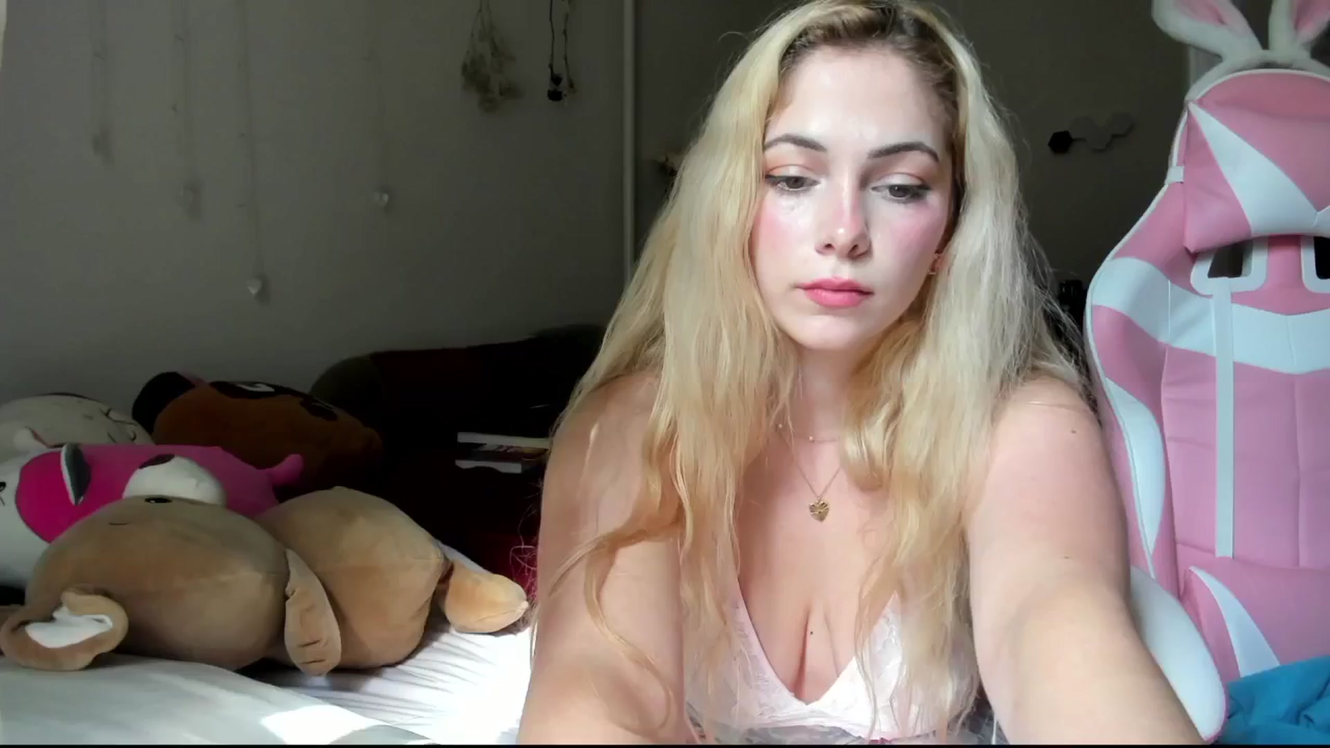 Gallery image thumbnail from lolypopbubble's myfreecams stream on, 07/02/2024, 21:13 image 14 of 20