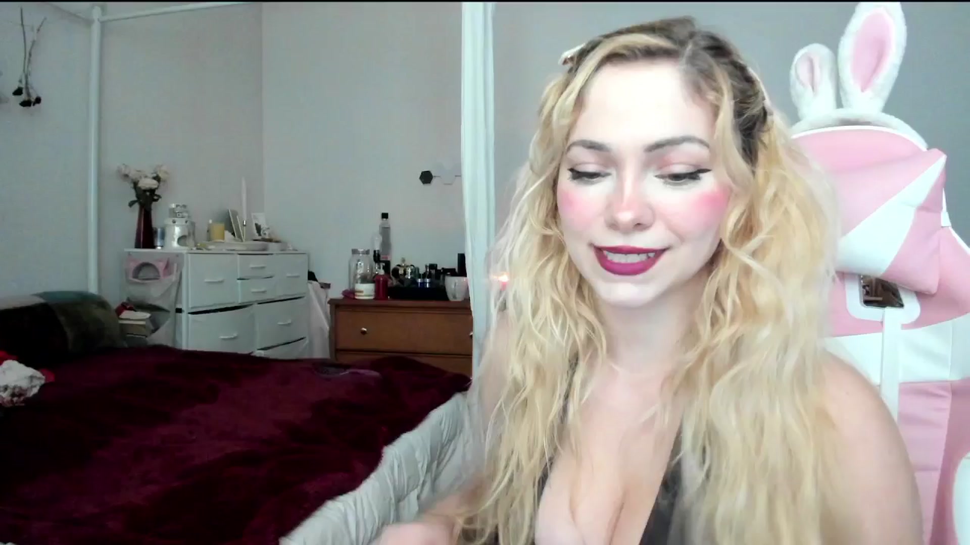 Gallery image thumbnail from lolypopbubble's myfreecams stream on, 07/12/2024, 16:57 image 12 of 20