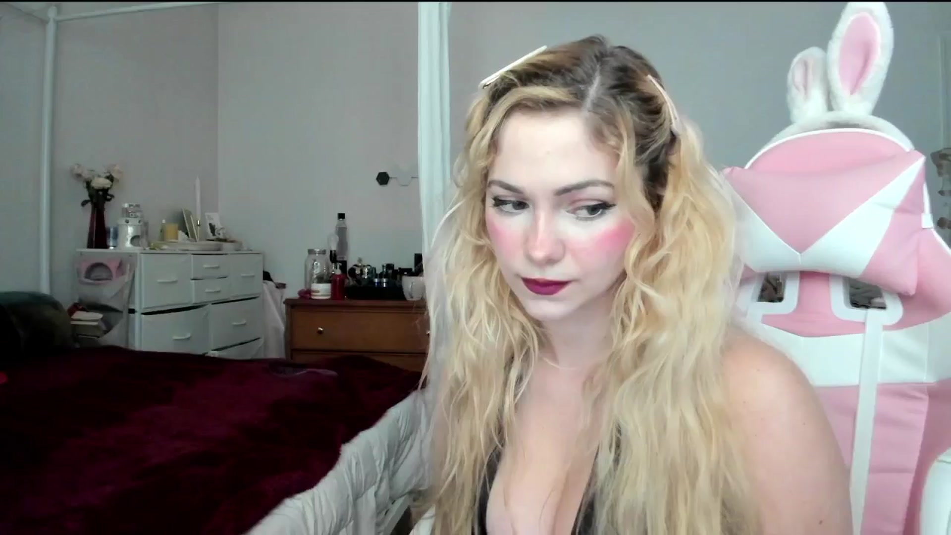 Gallery image thumbnail from lolypopbubble's myfreecams stream on, 07/12/2024, 16:57 image 11 of 20