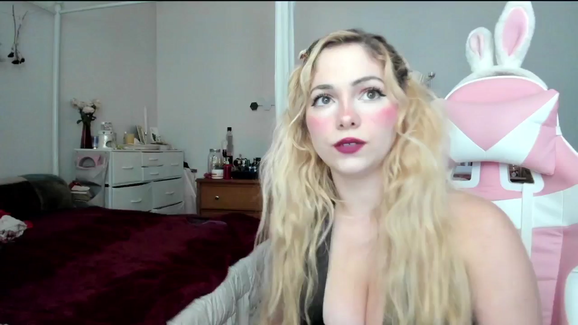 Gallery image thumbnail from lolypopbubble's myfreecams stream on, 07/12/2024, 16:57 image 13 of 20