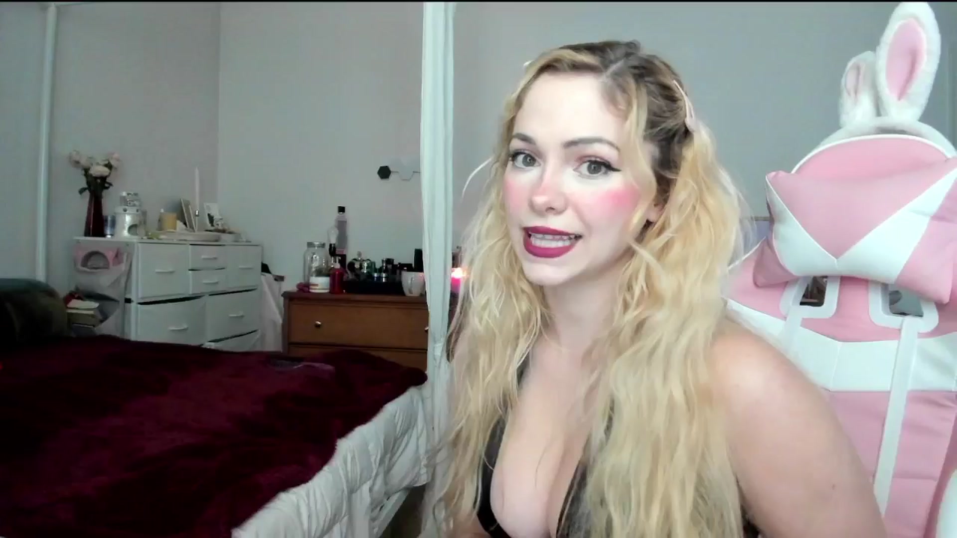 Gallery image thumbnail from lolypopbubble's myfreecams stream on, 07/12/2024, 16:57 image 10 of 20