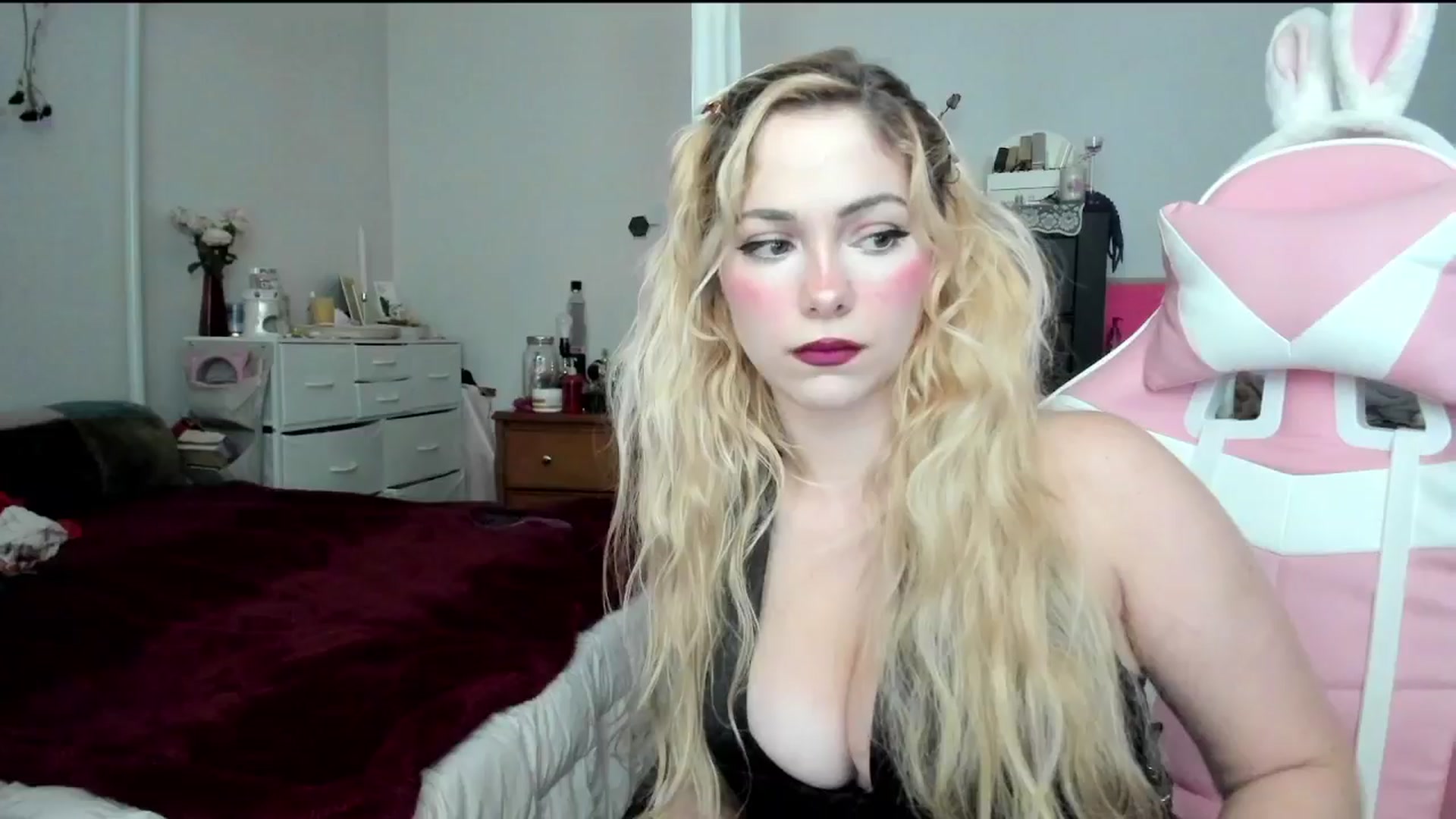 Gallery image thumbnail from lolypopbubble's myfreecams stream on, 07/12/2024, 16:57 image 15 of 20