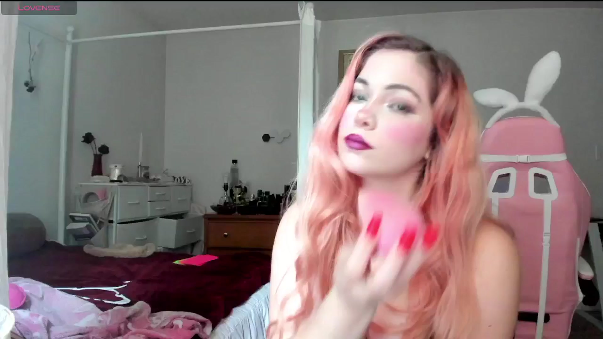 Gallery image thumbnail from lolypopbubble's myfreecams stream on, 09/24/2024, 18:15 image 20 of 20