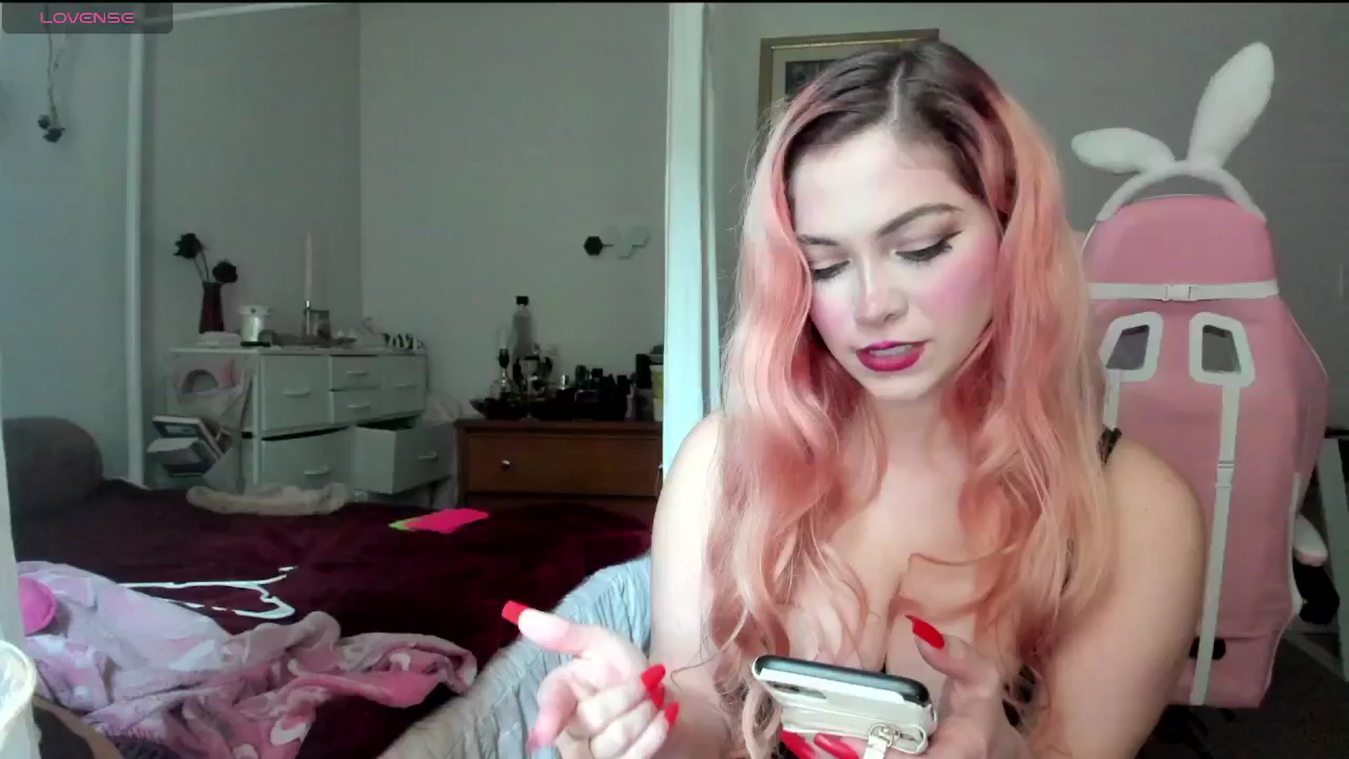 Gallery image thumbnail from lolypopbubble's myfreecams stream on, 09/24/2024, 18:15 image 13 of 20
