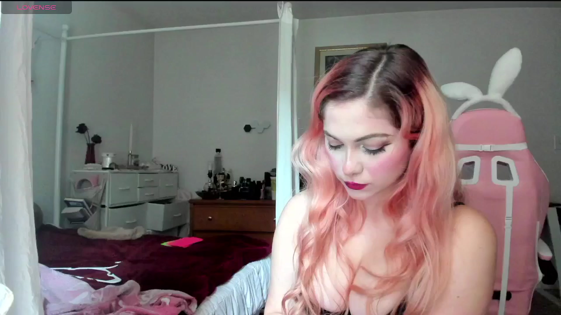 Gallery image thumbnail from lolypopbubble's myfreecams stream on, 09/24/2024, 18:15 image 19 of 20