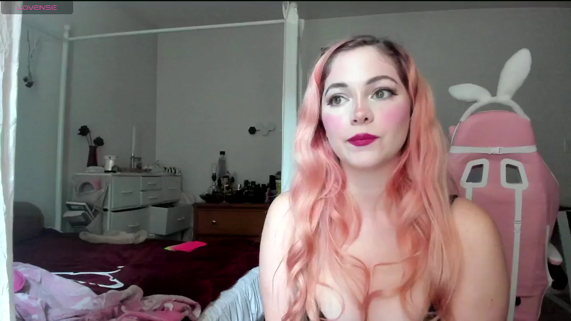 Gallery image thumbnail from lolypopbubble's myfreecams stream on, 09/24/2024, 18:15 image 15 of 20