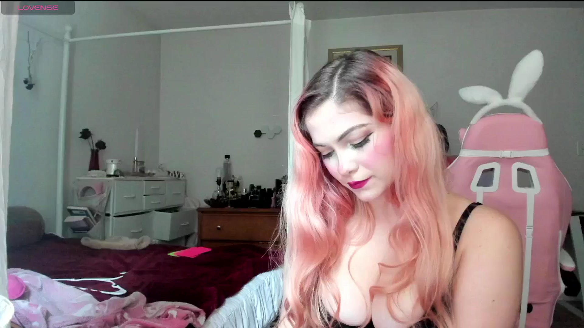 Gallery image thumbnail from lolypopbubble's myfreecams stream on, 09/24/2024, 18:15 image 18 of 20