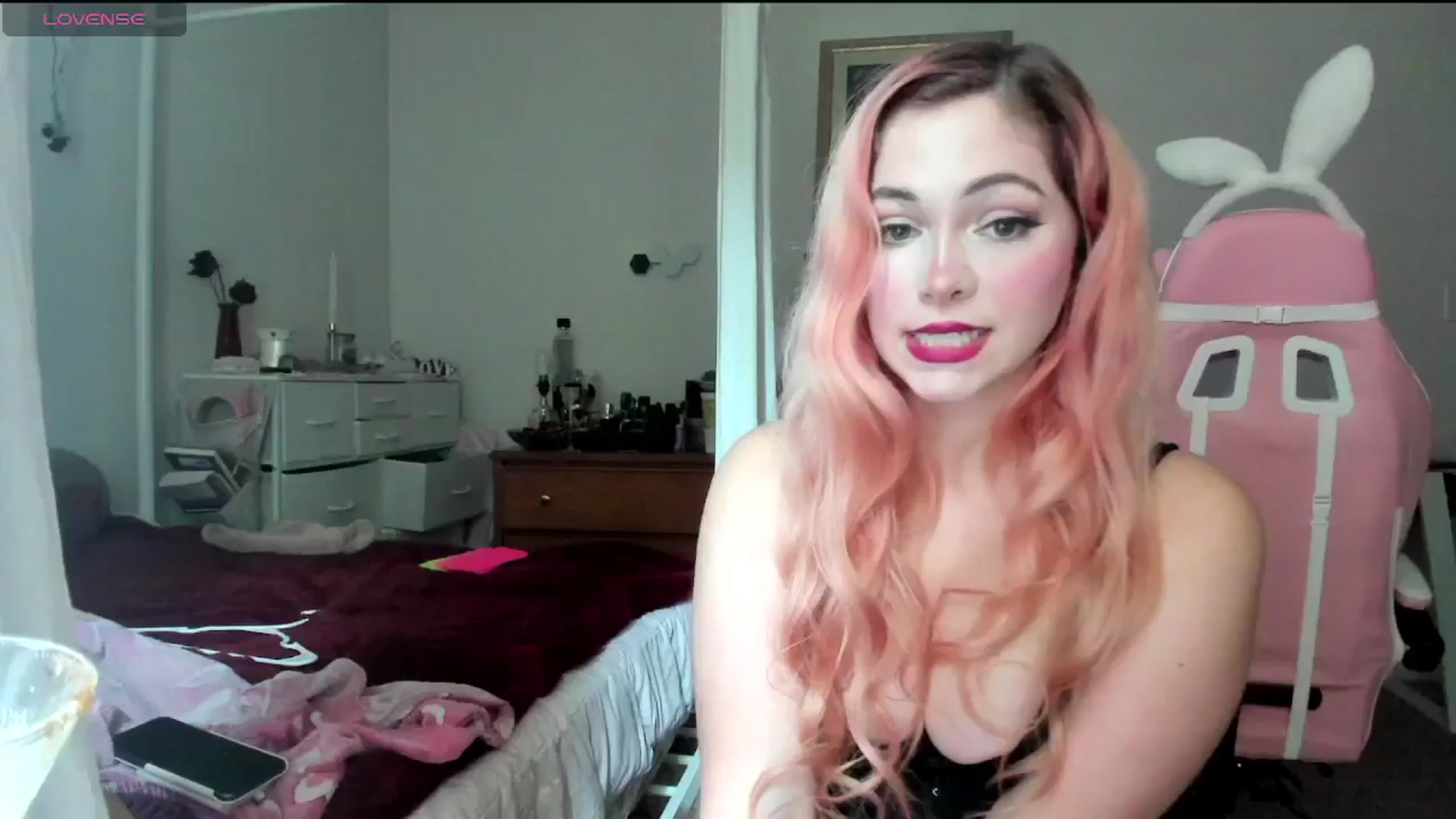 Gallery image thumbnail from lolypopbubble's myfreecams stream on, 09/24/2024, 18:15 image 11 of 20