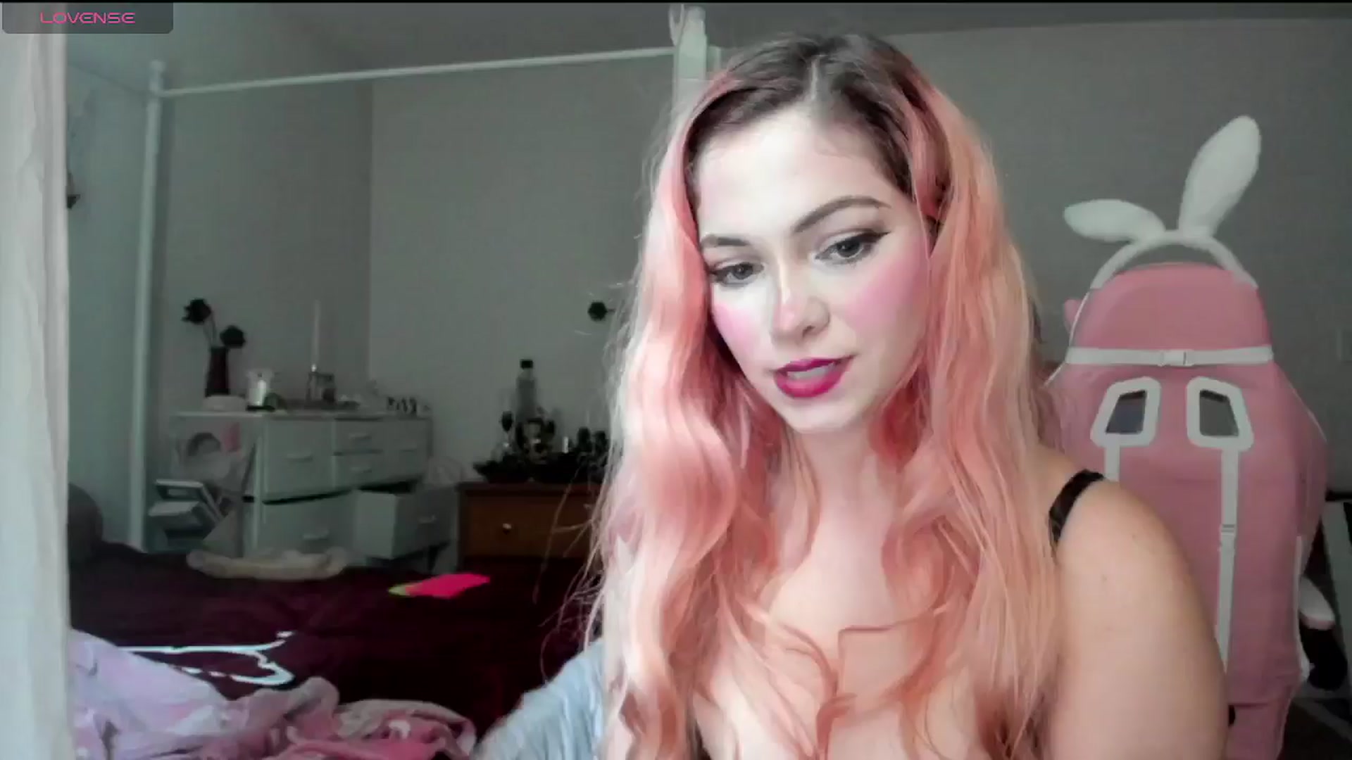 Gallery image thumbnail from lolypopbubble's myfreecams stream on, 09/24/2024, 18:15 image 16 of 20