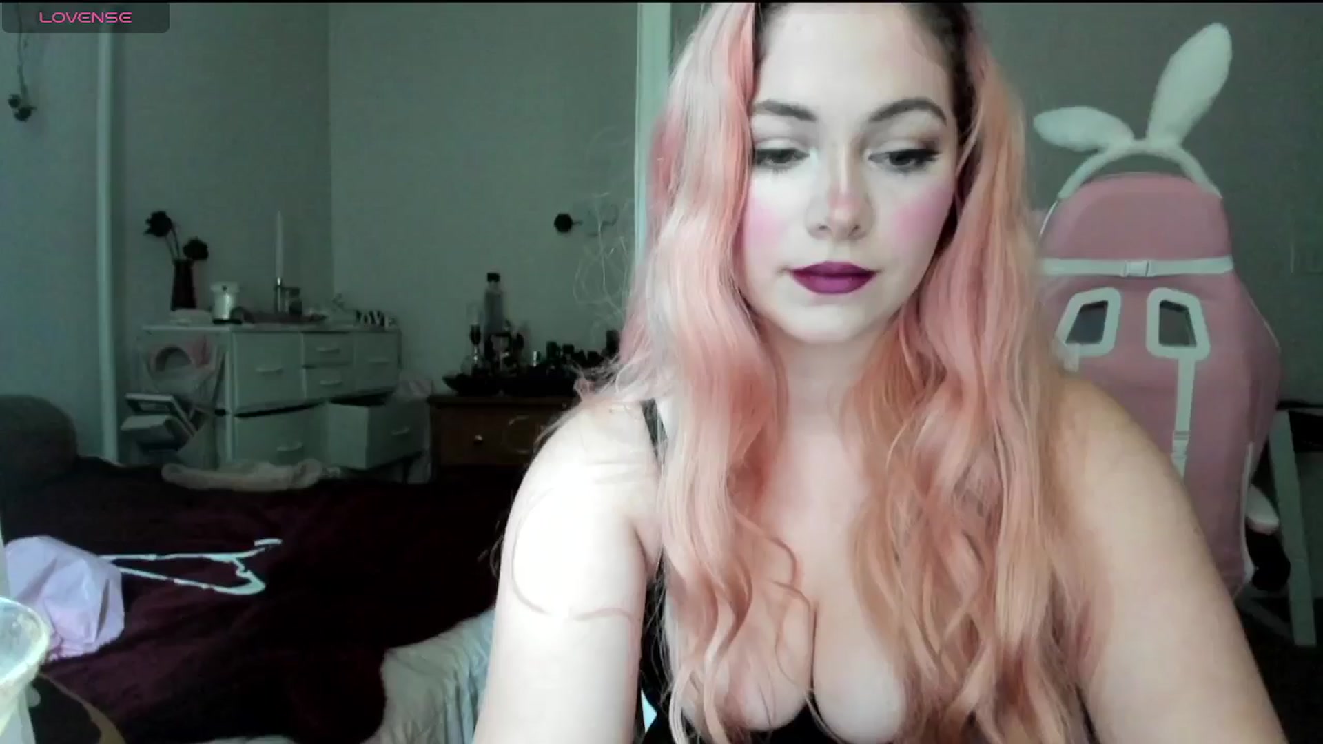 Gallery image thumbnail from lolypopbubble's myfreecams stream on, 09/24/2024, 18:44 image 19 of 20