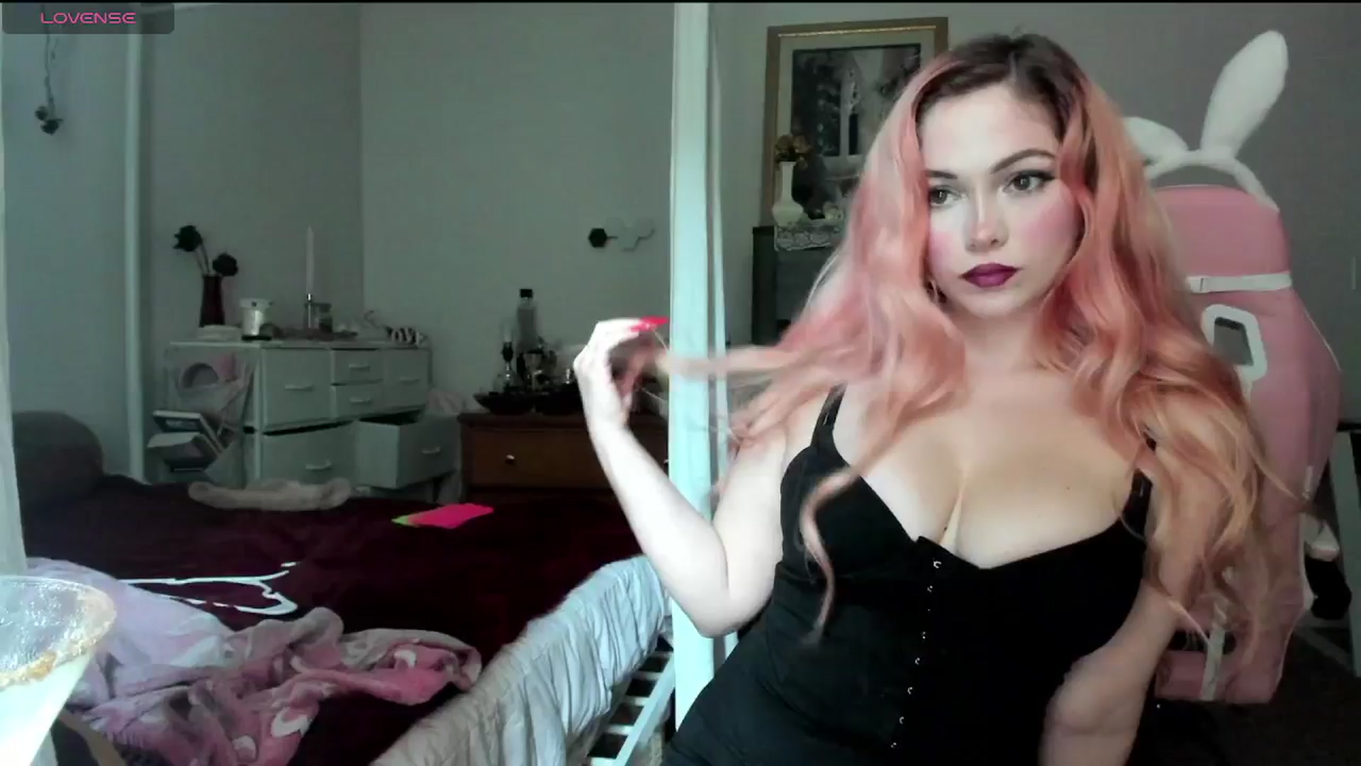 Gallery image thumbnail from lolypopbubble's myfreecams stream on, 09/24/2024, 18:44 image 8 of 20
