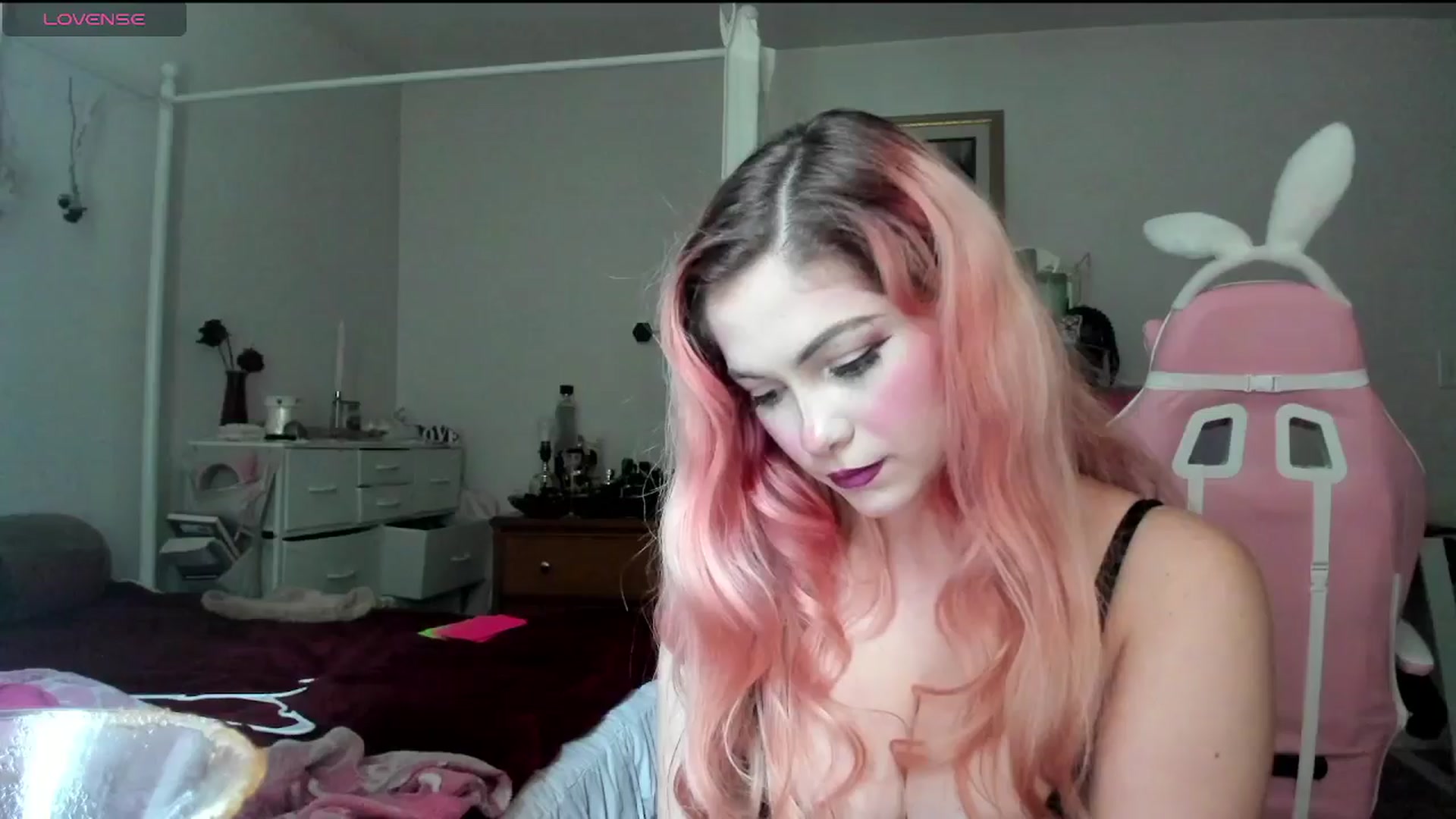 Gallery image thumbnail from lolypopbubble's myfreecams stream on, 09/24/2024, 18:44 image 2 of 20