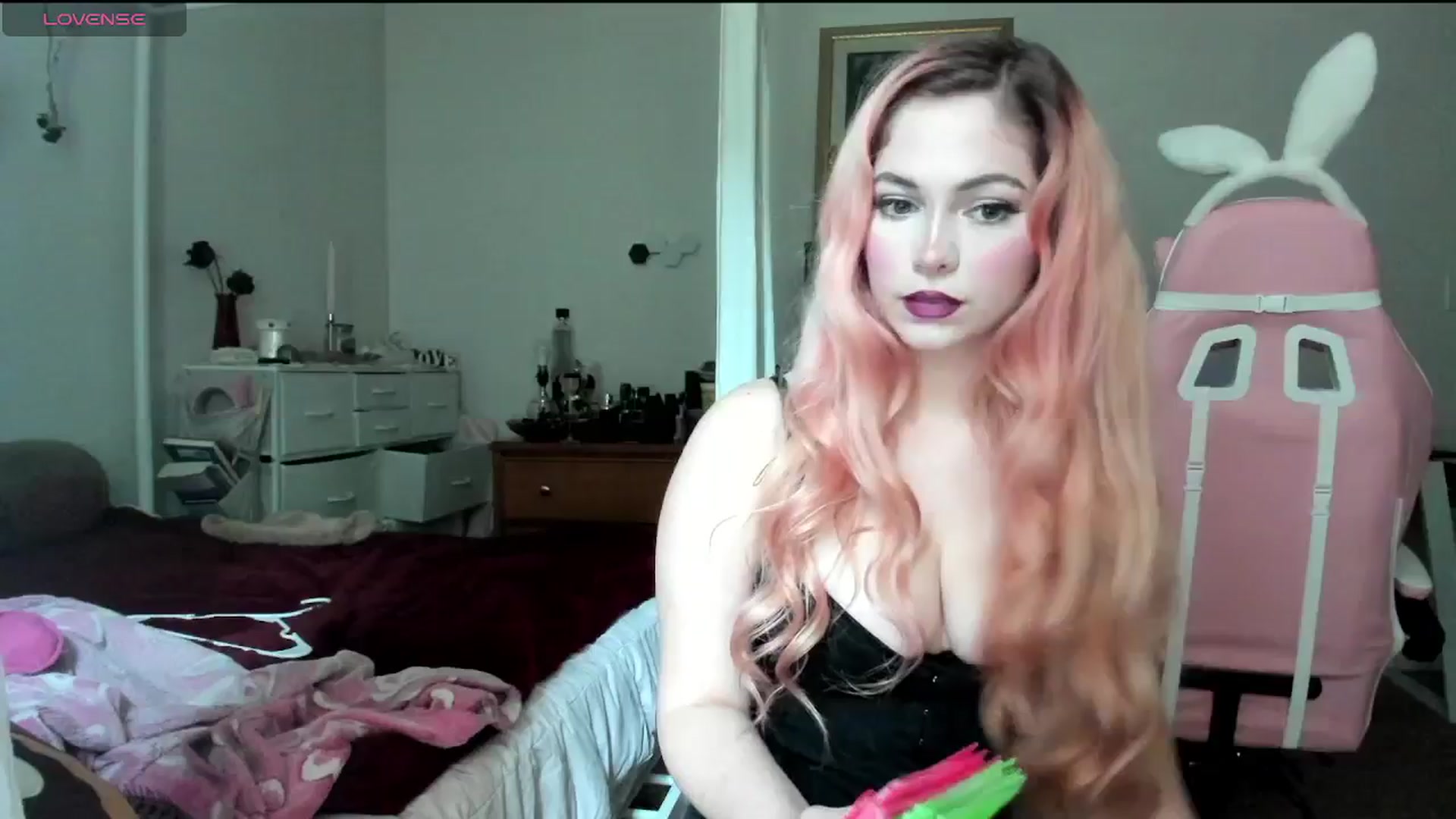 Gallery image thumbnail from lolypopbubble's myfreecams stream on, 09/24/2024, 18:44 image 12 of 20