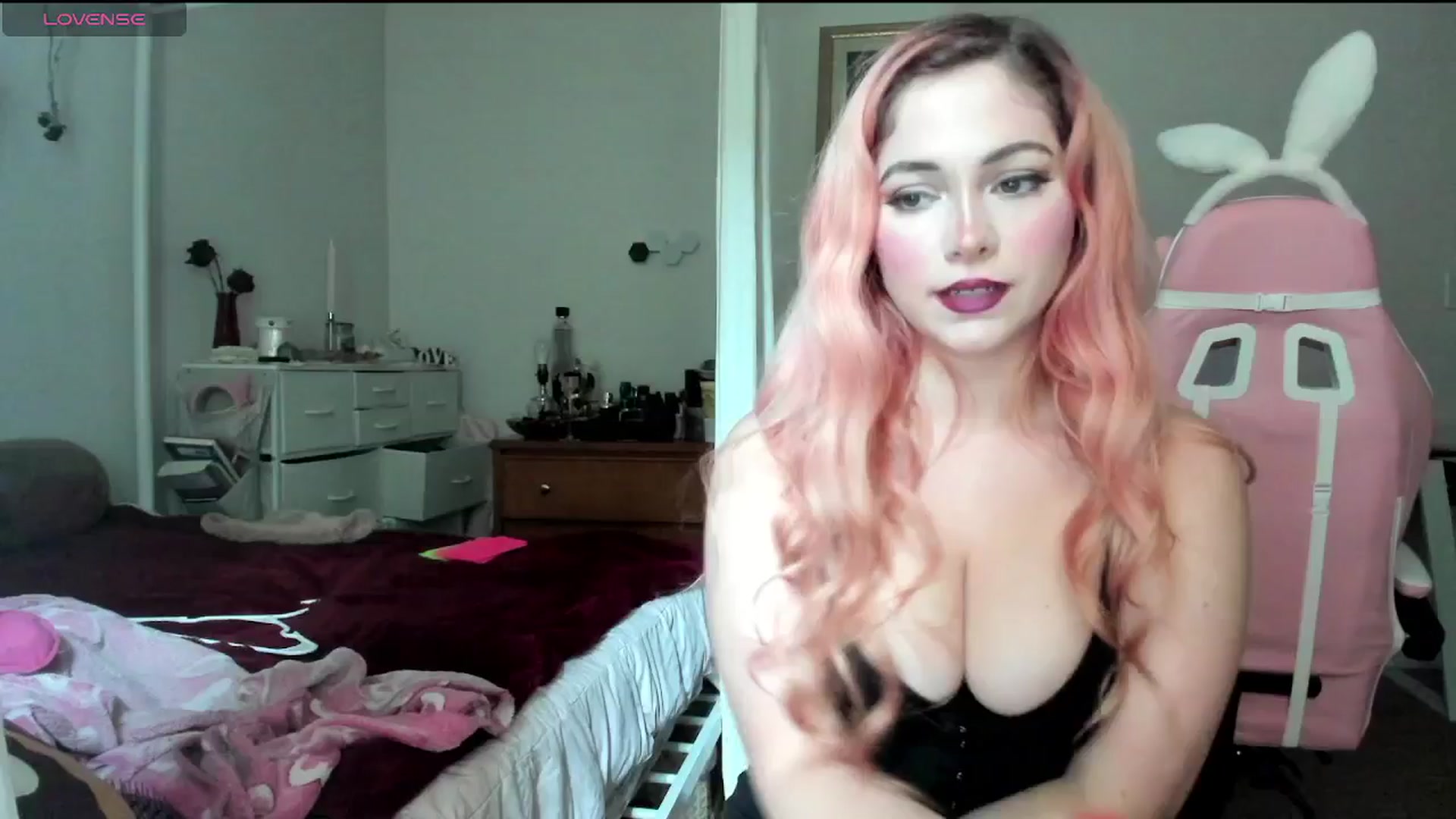 Gallery image thumbnail from lolypopbubble's myfreecams stream on, 09/24/2024, 18:44 image 11 of 20