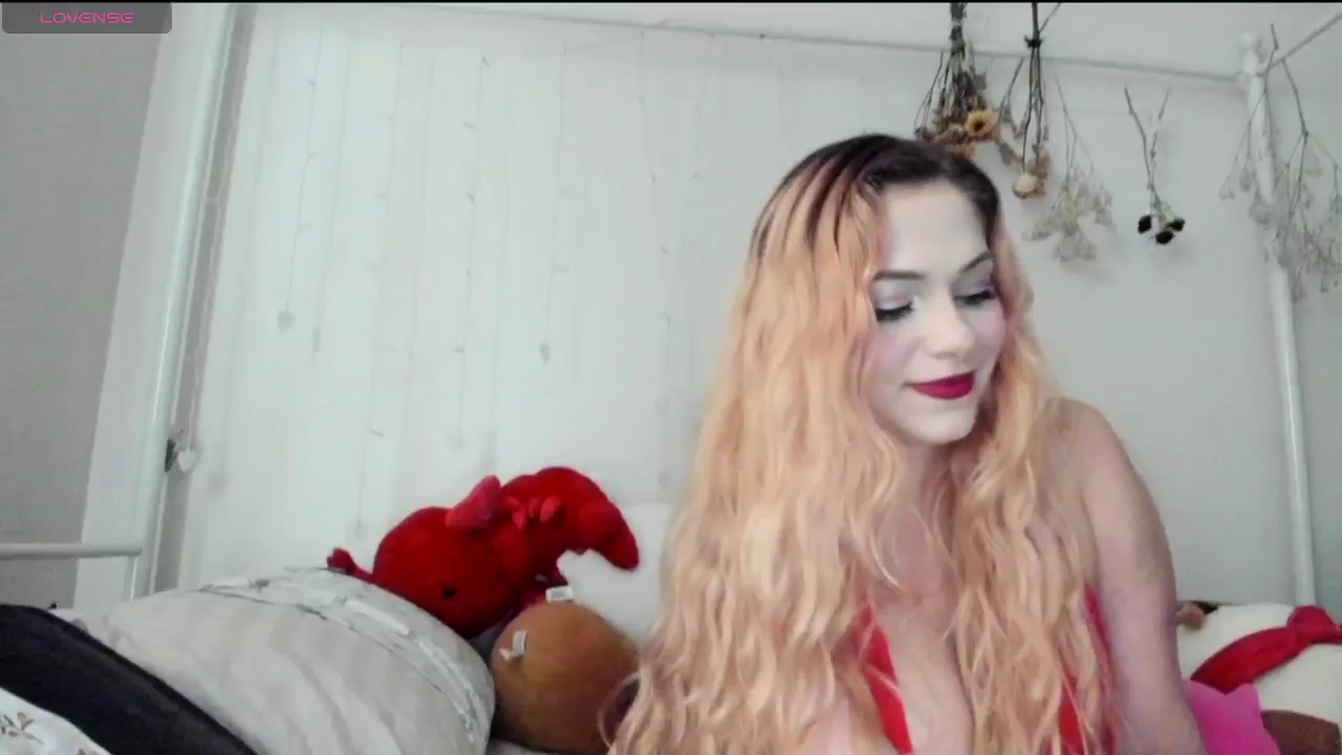 Gallery image thumbnail from lolypopbubble's myfreecams stream on, 10/16/2024, 20:13 image 14 of 20