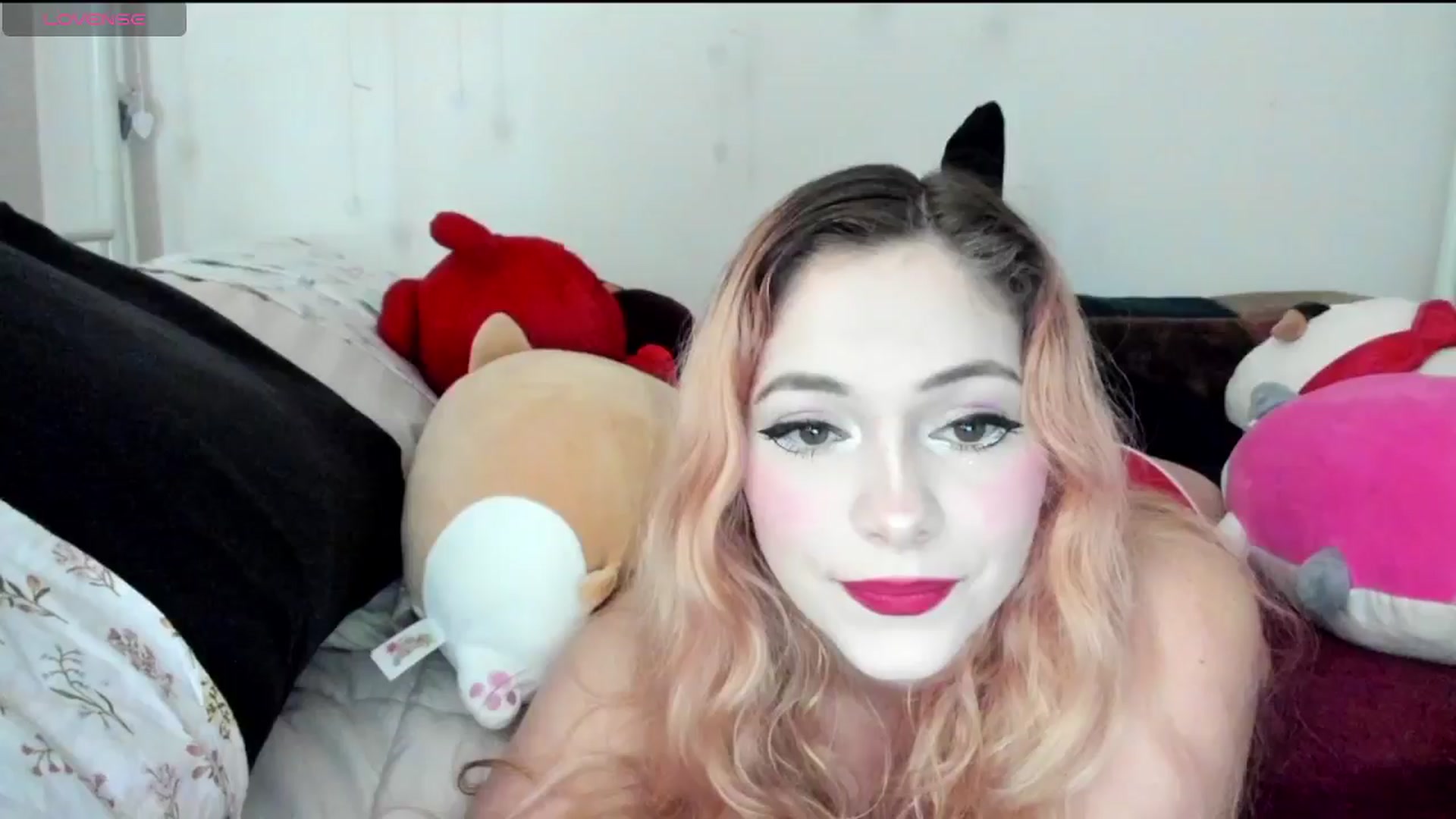 Gallery image thumbnail from lolypopbubble's myfreecams stream on, 10/16/2024, 20:13 image 3 of 20