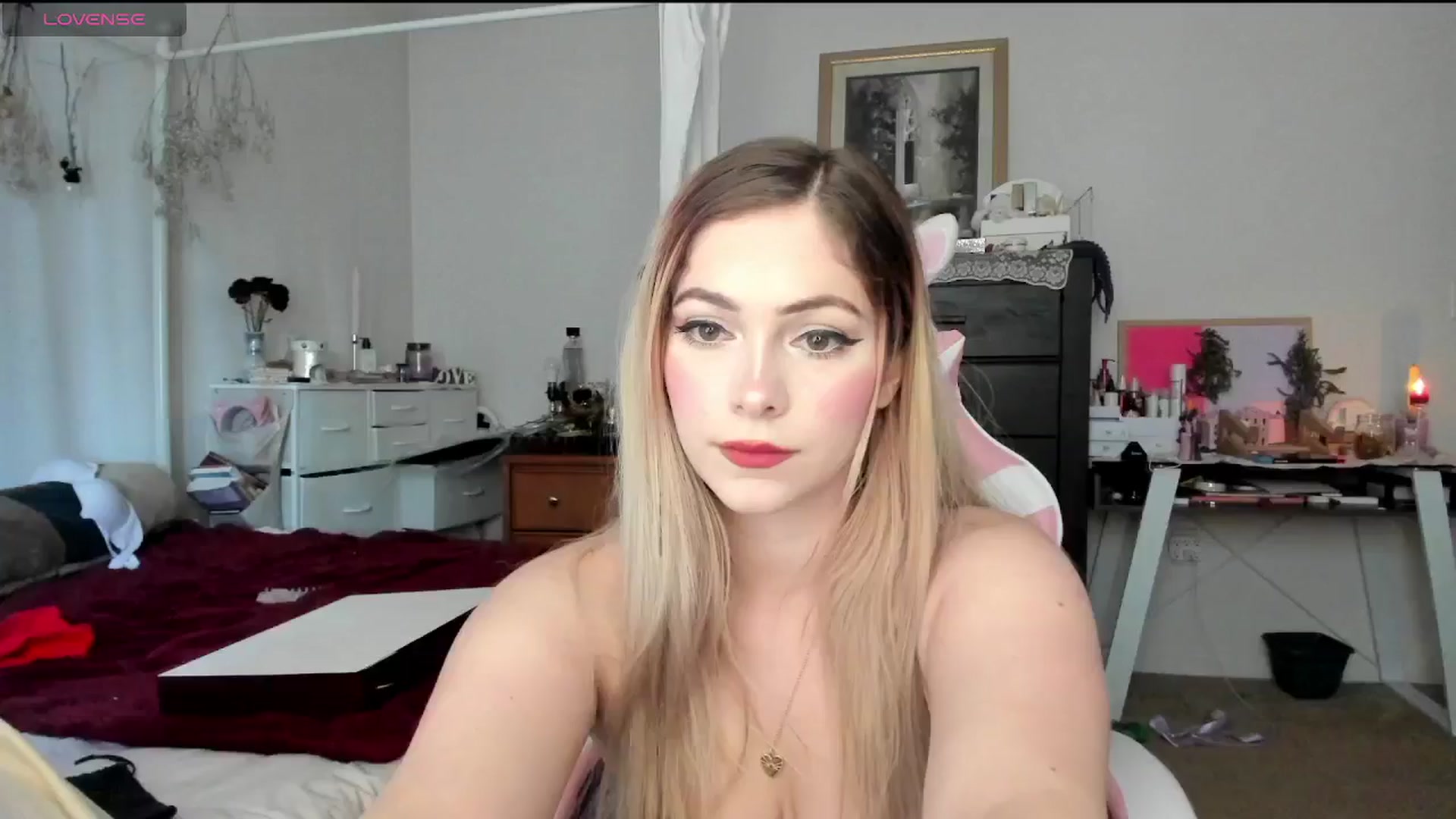 Gallery image thumbnail from lolypopbubble's myfreecams stream on, 11/25/2024, 19:23 image 20 of 20