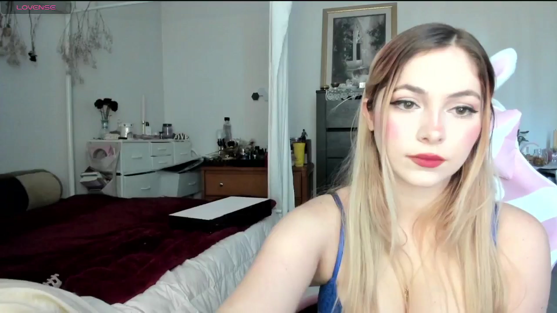 Gallery image thumbnail from lolypopbubble's myfreecams stream on, 11/26/2024, 21:21 image 7 of 20