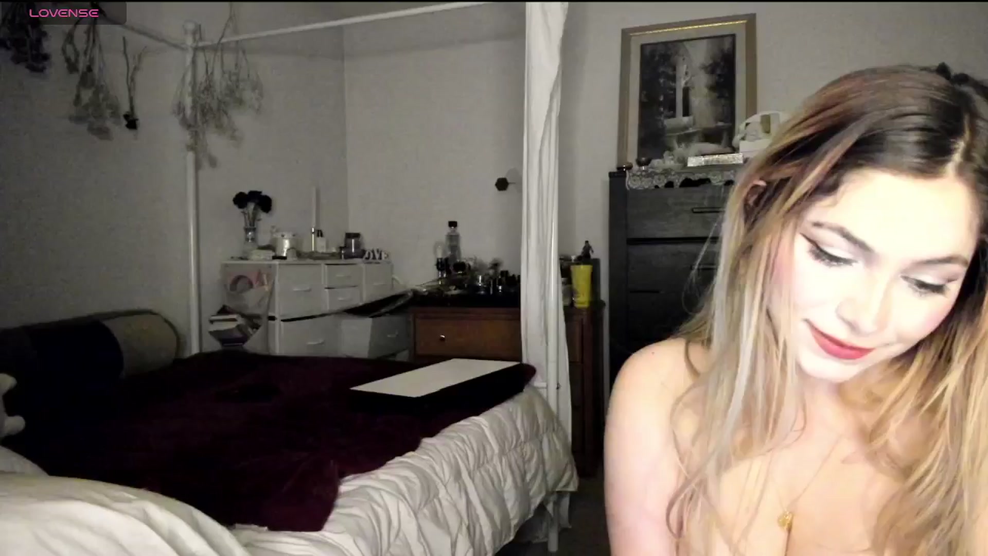 Gallery image thumbnail from lolypopbubble's myfreecams stream on, 11/26/2024, 22:27 image 13 of 20