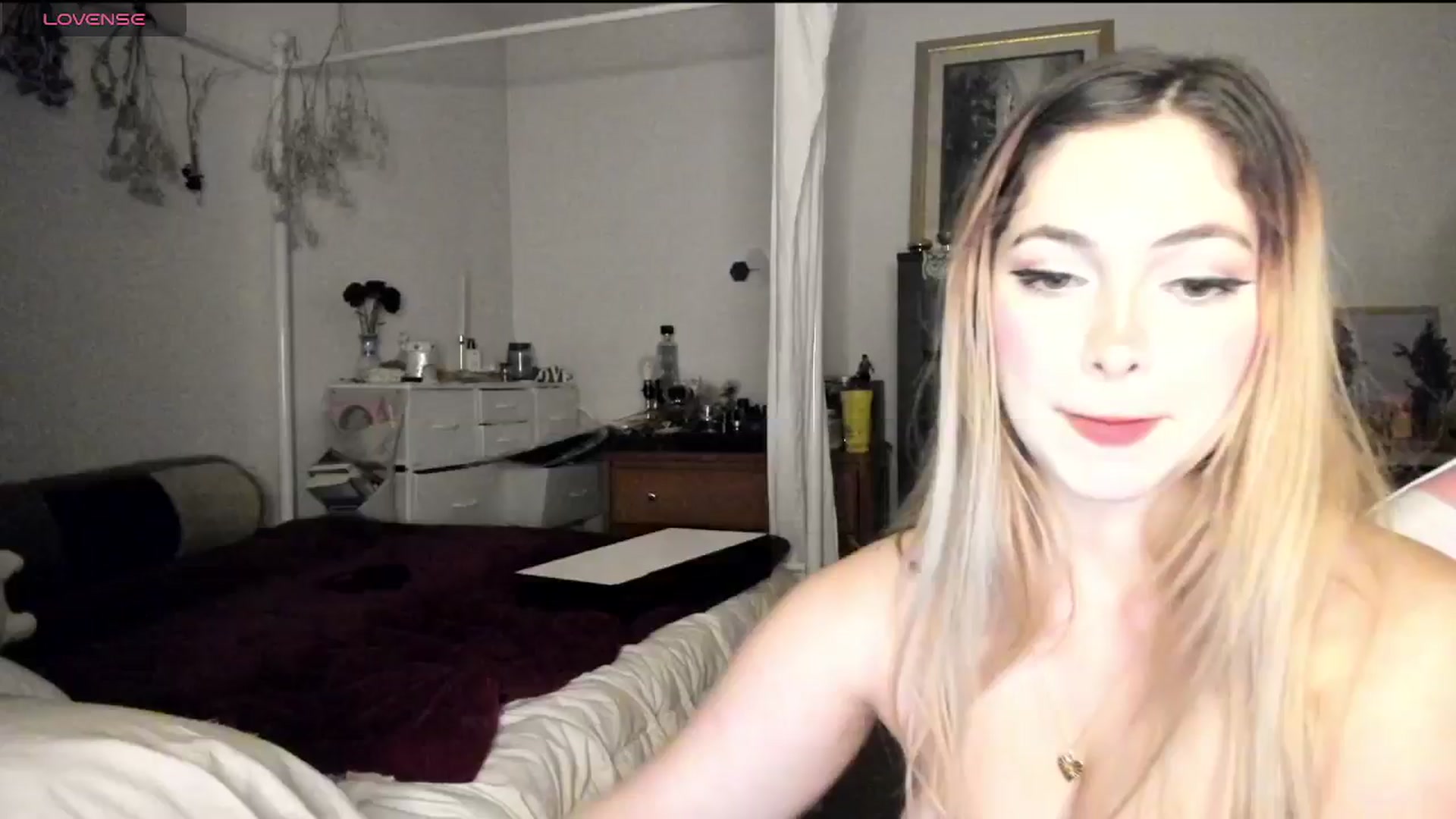 Gallery image thumbnail from lolypopbubble's myfreecams stream on, 11/26/2024, 22:27 image 12 of 20