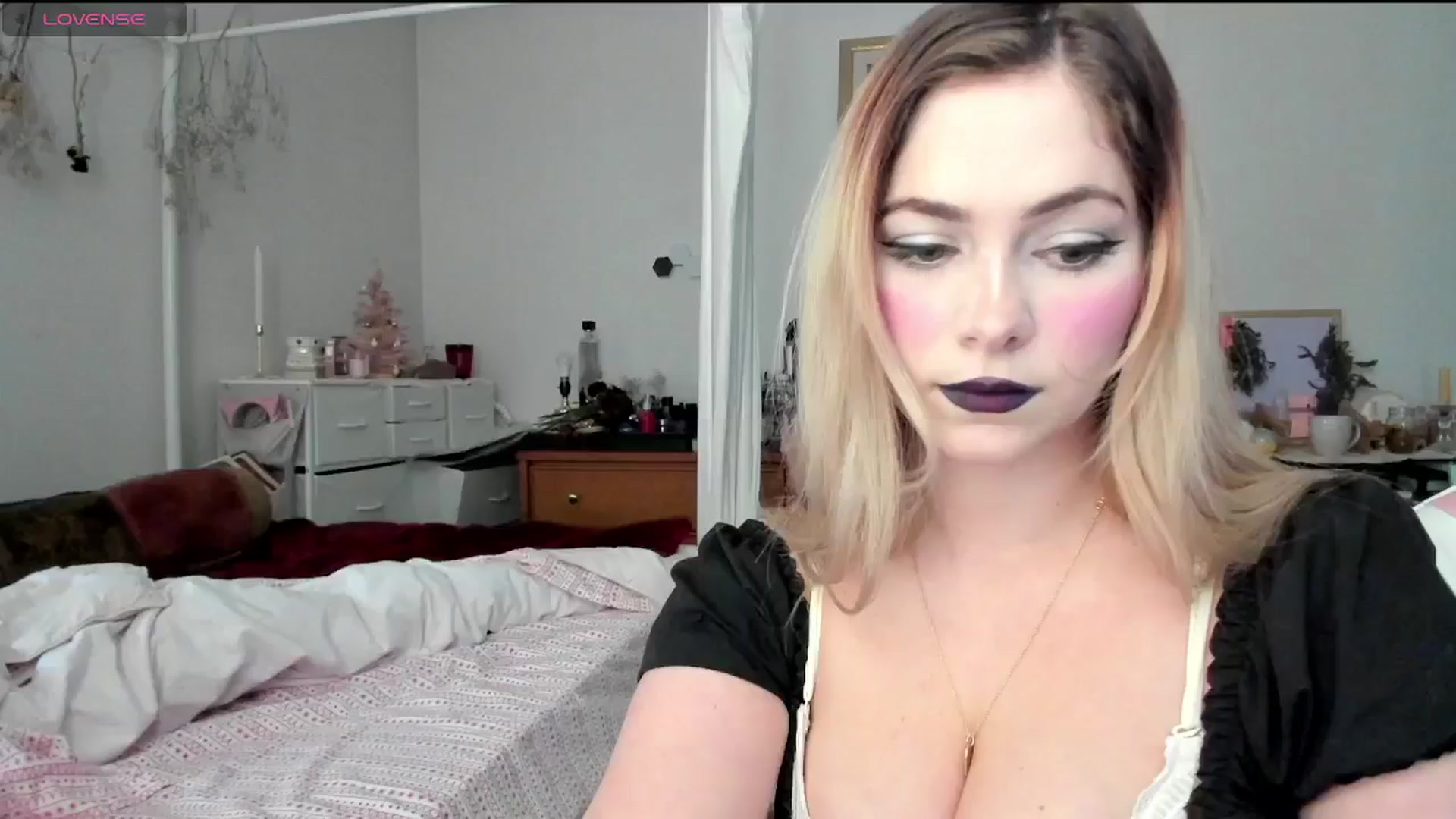 Gallery image thumbnail from lolypopbubble's myfreecams stream on, 12/03/2024, 20:04 image 20 of 20