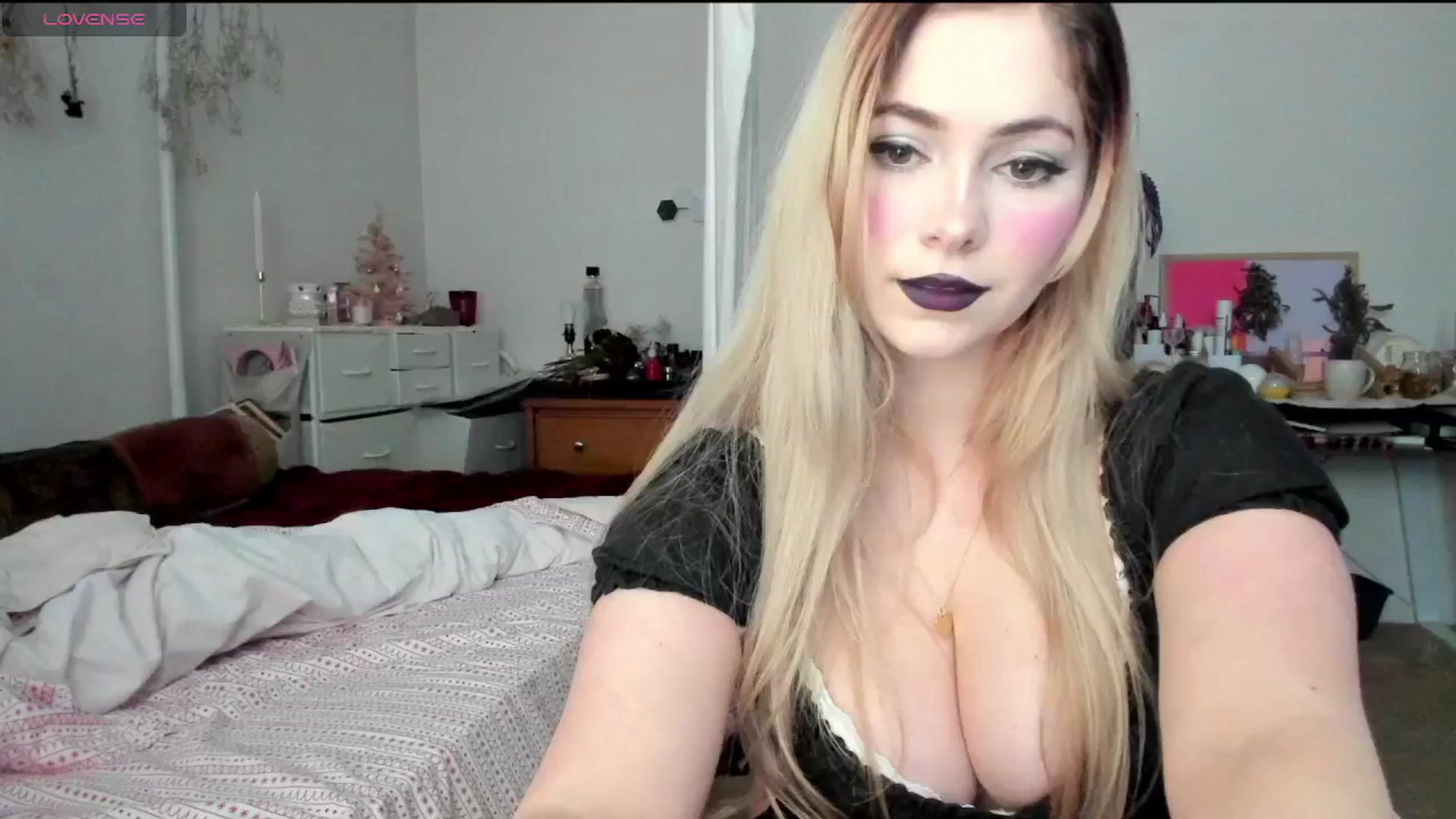 Gallery image thumbnail from lolypopbubble's myfreecams stream on, 12/03/2024, 20:04 image 7 of 20