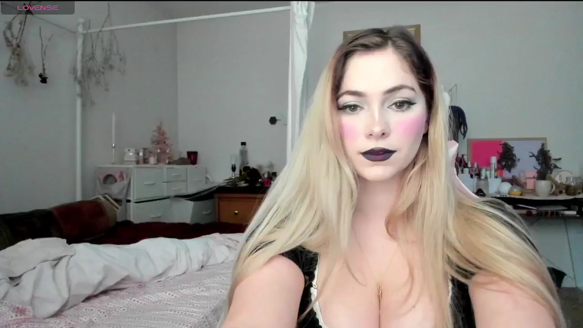 Gallery image thumbnail from lolypopbubble's myfreecams stream on, 12/03/2024, 20:04 image 1 of 20