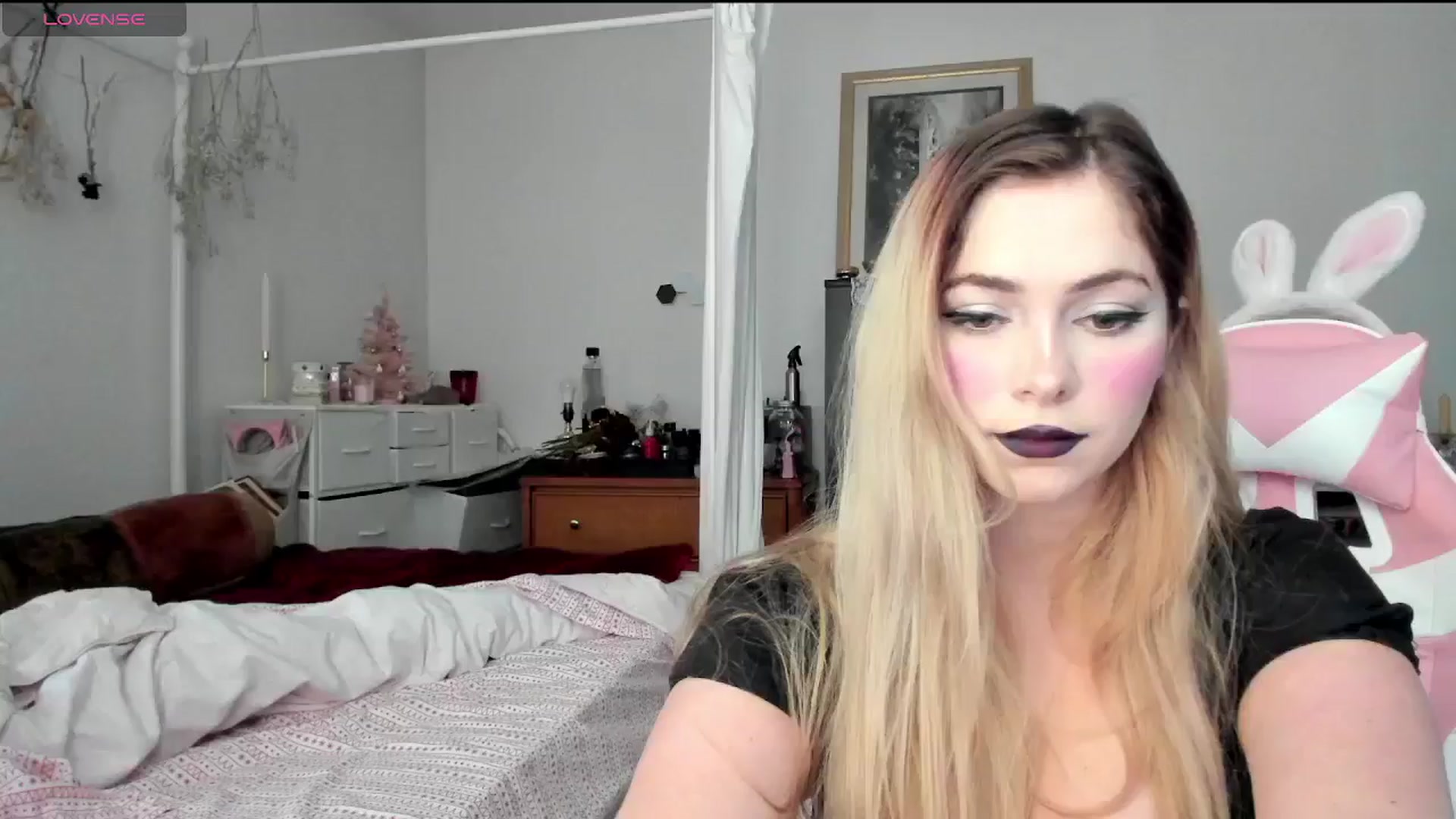 Gallery image thumbnail from lolypopbubble's myfreecams stream on, 12/03/2024, 20:04 image 17 of 20