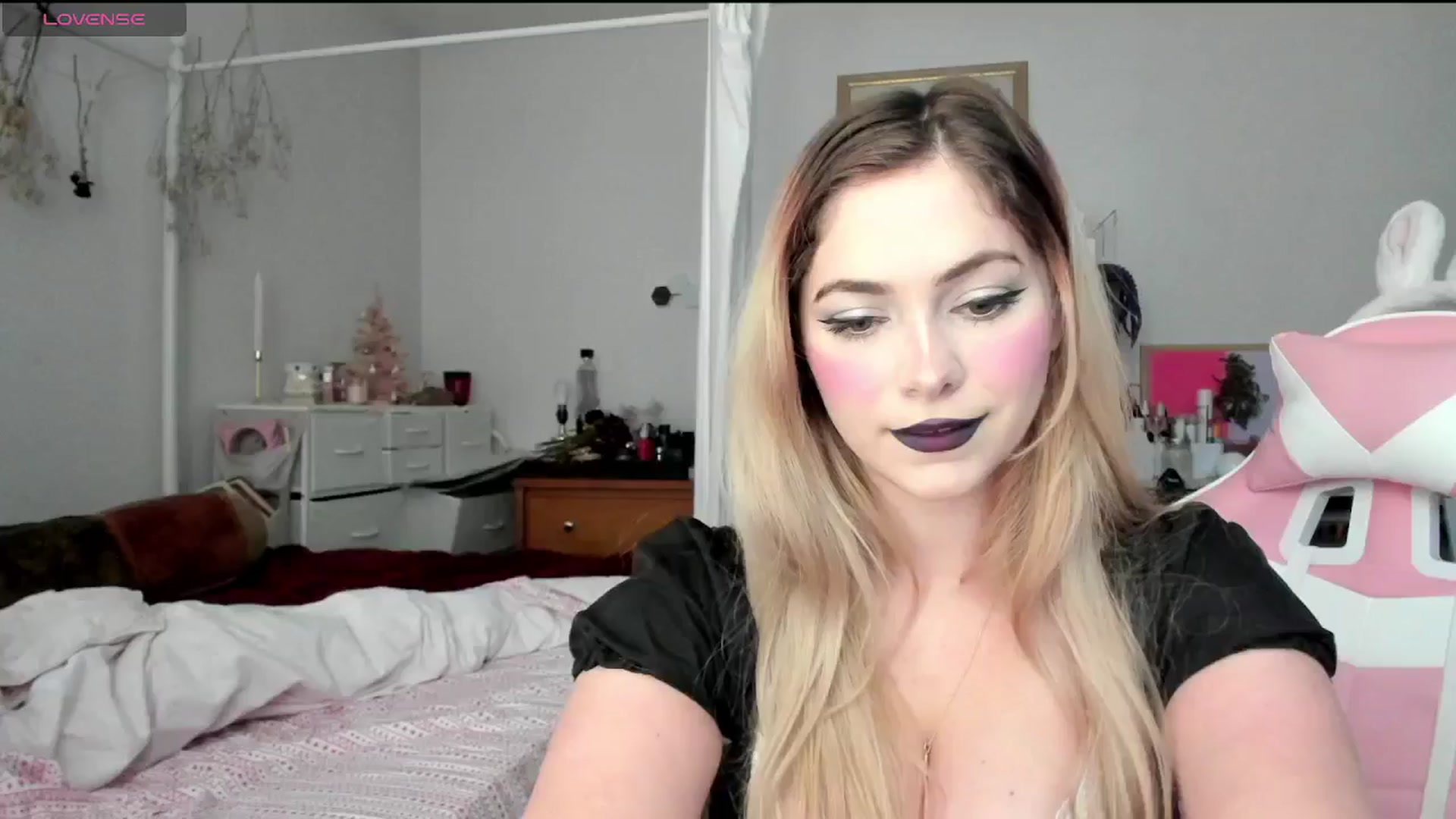Gallery image thumbnail from lolypopbubble's myfreecams stream on, 12/03/2024, 20:04 image 11 of 20