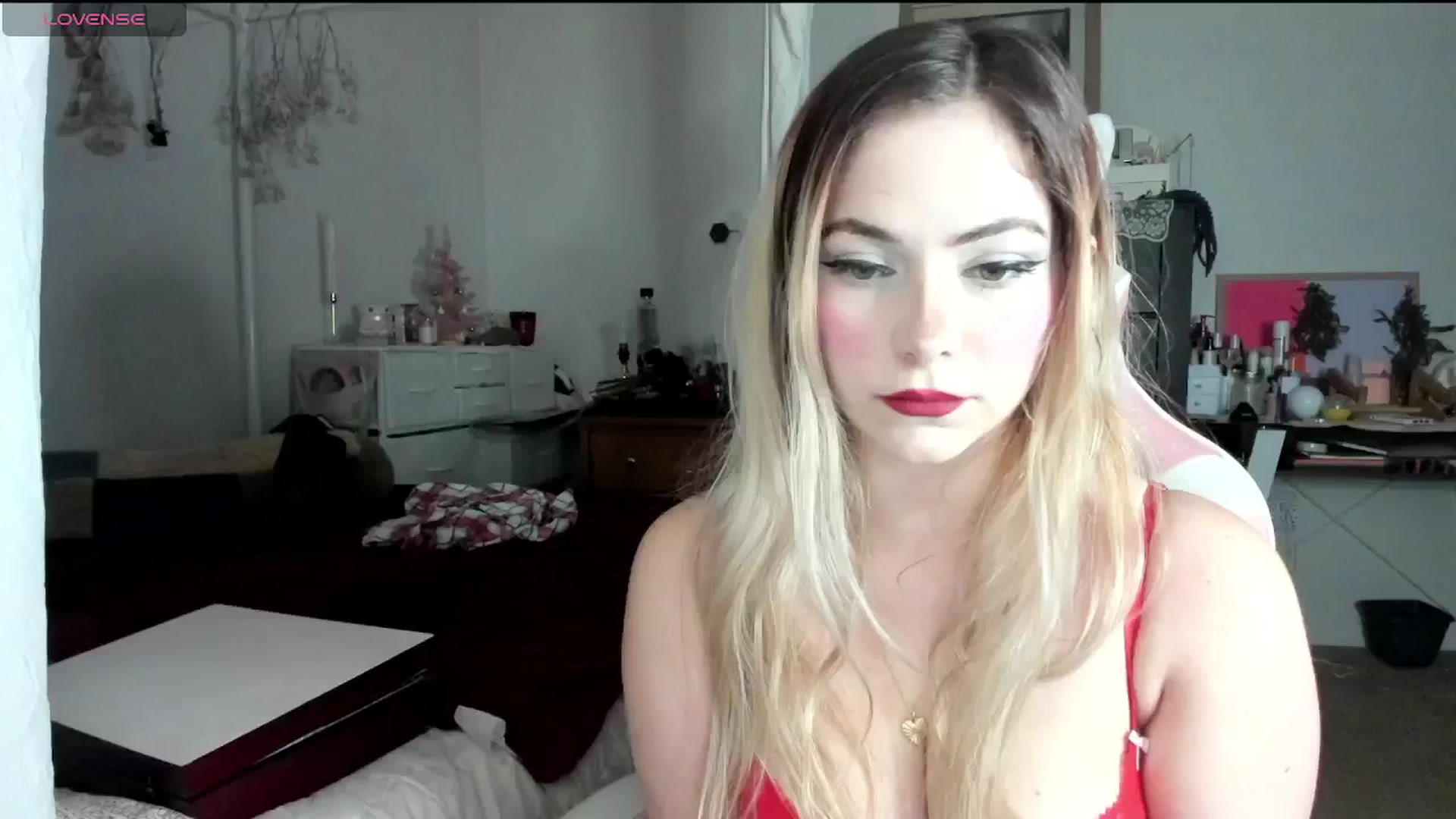 Gallery image thumbnail from lolypopbubble's myfreecams stream on, 12/04/2024, 20:32 image 11 of 20
