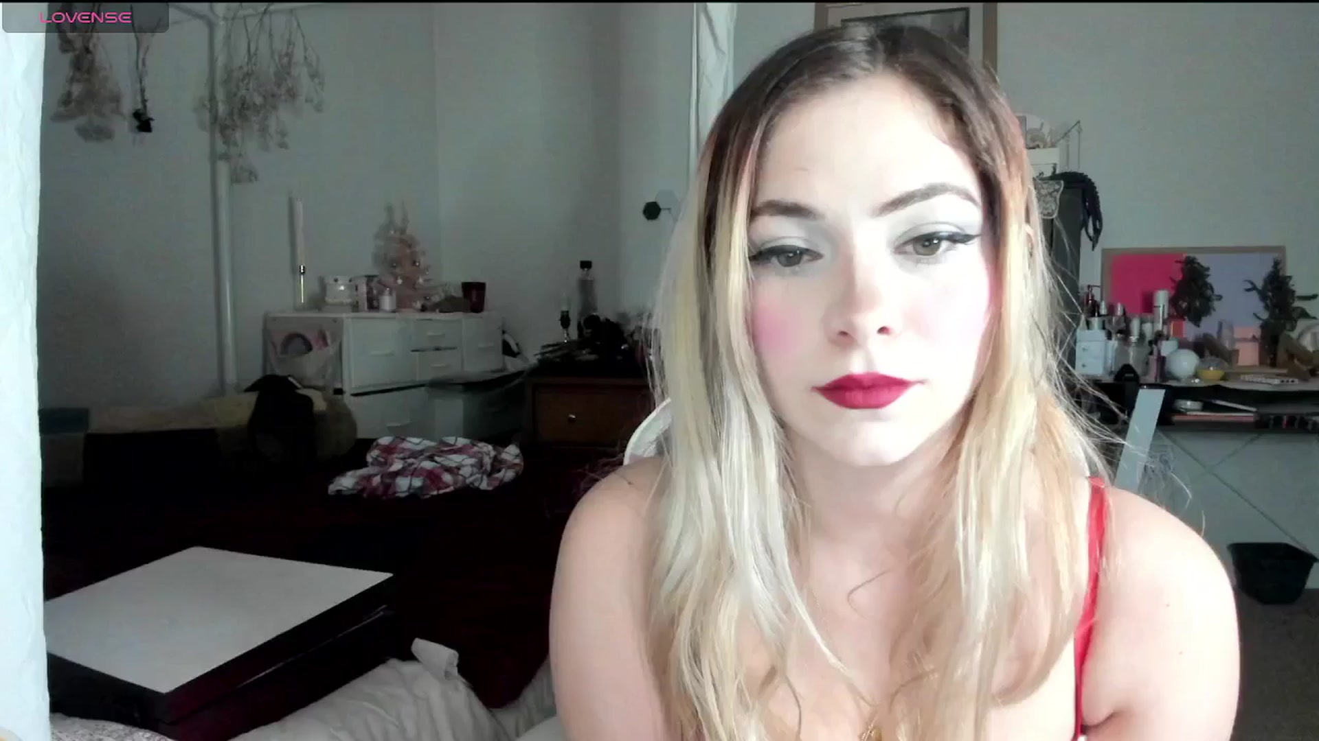 Gallery image thumbnail from lolypopbubble's myfreecams stream on, 12/04/2024, 20:32 image 12 of 20