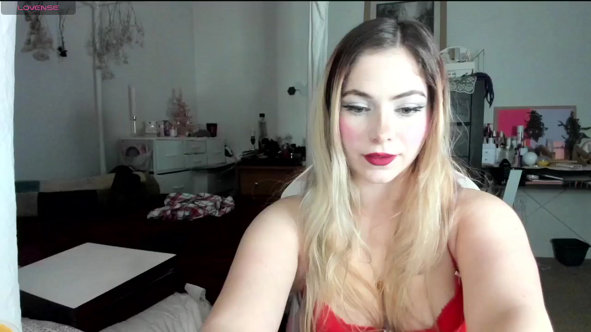 Gallery image thumbnail from lolypopbubble's myfreecams stream on, 12/04/2024, 20:32 image 14 of 20